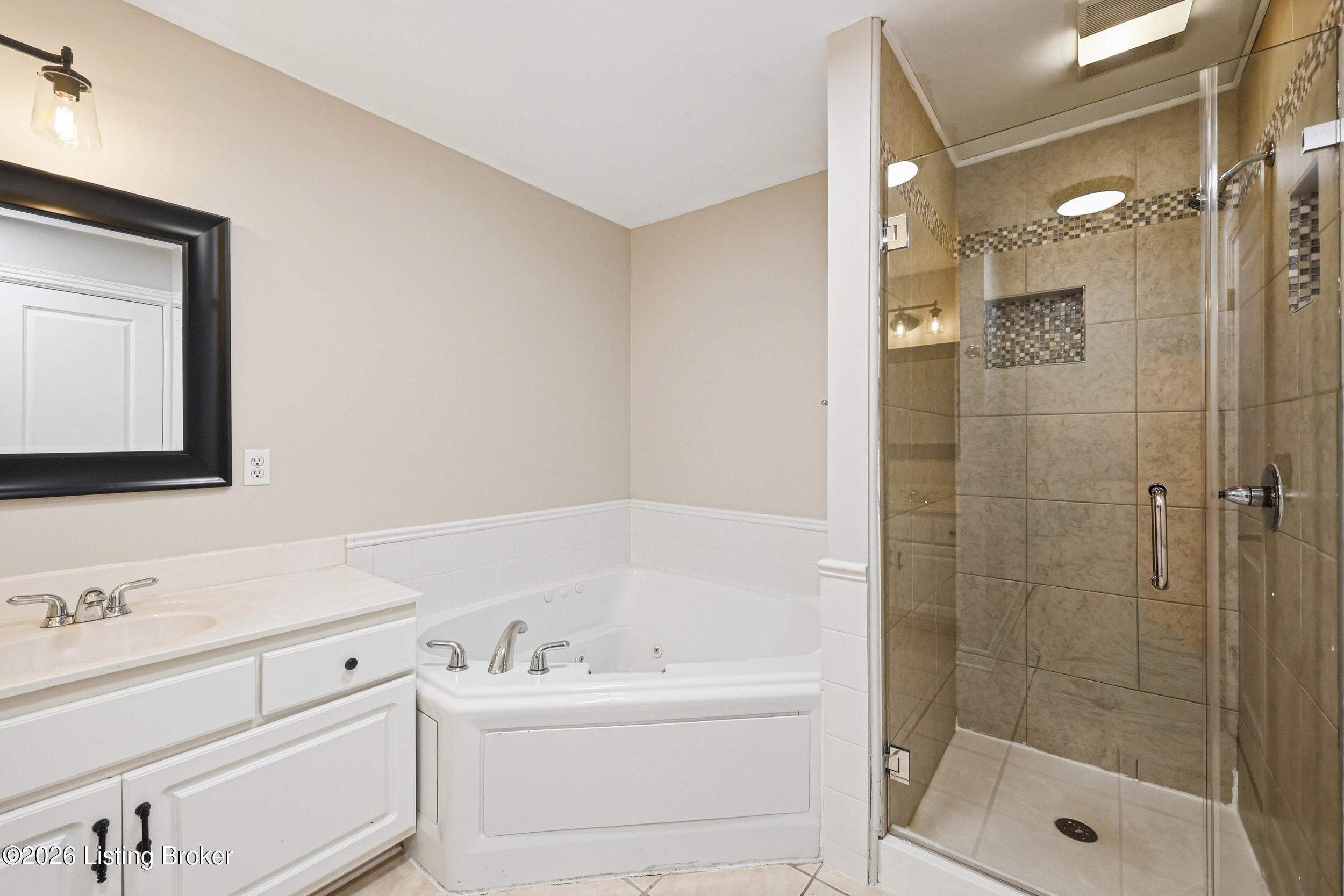 4003 Landherr Dr Property Photo 37
