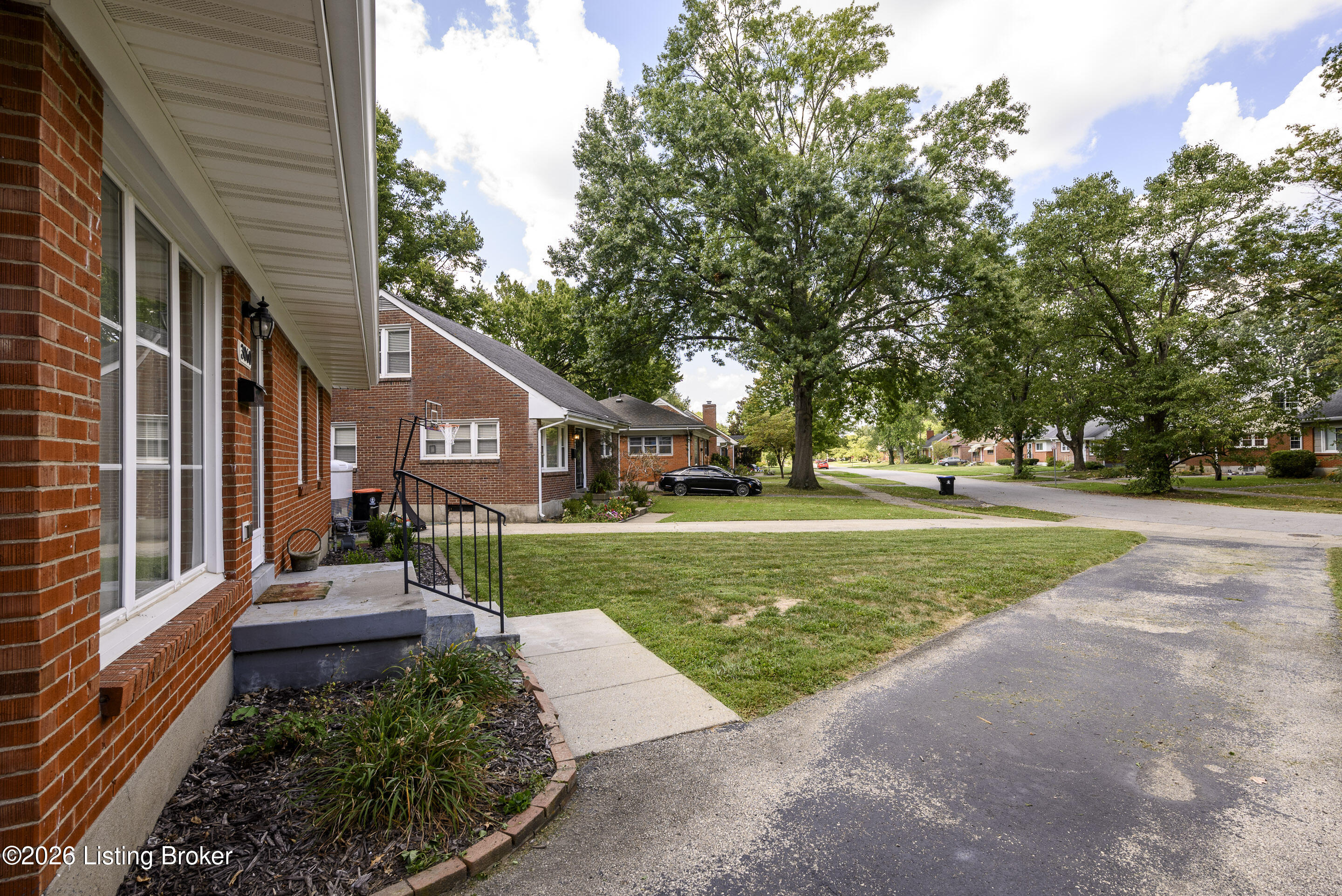 3060 Nadina Dr Property Photo 6
