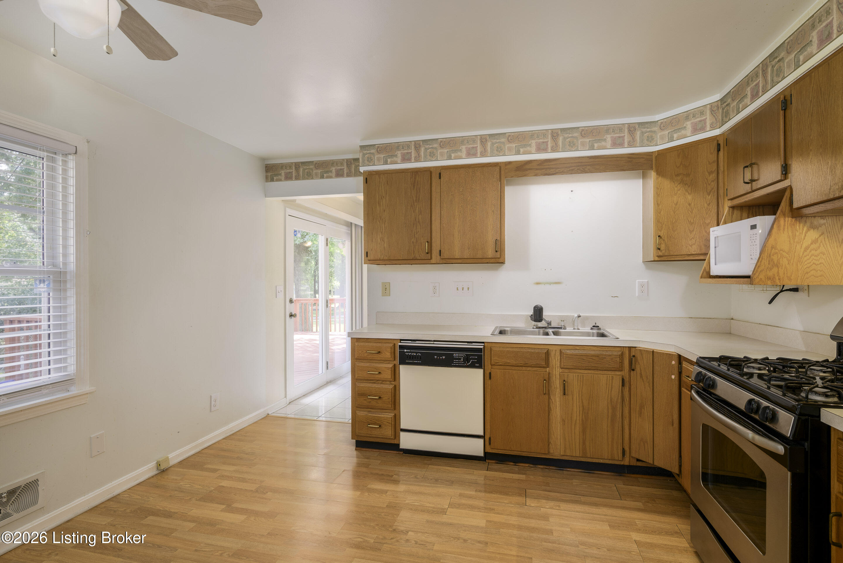 3060 Nadina Dr Property Photo 18