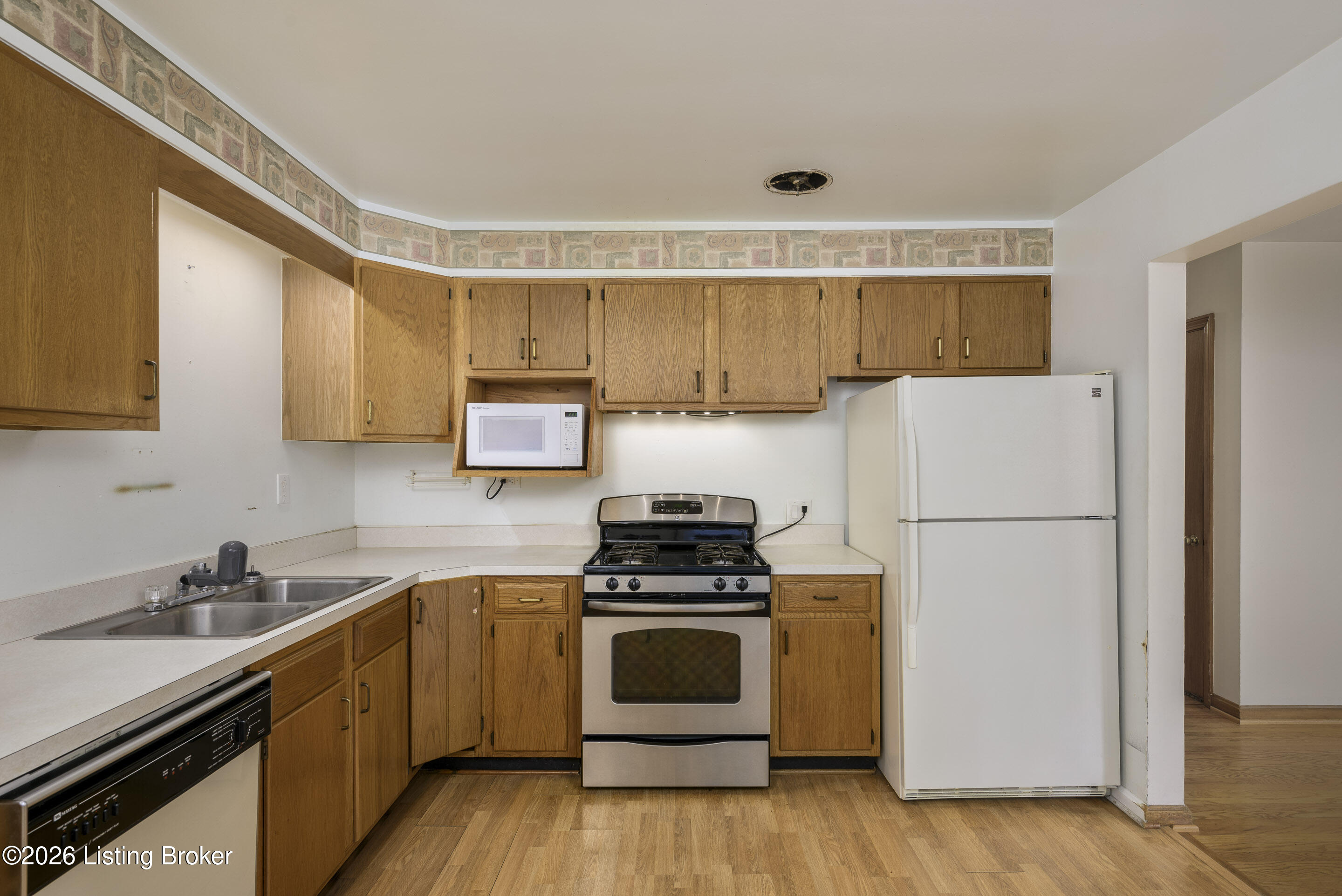 3060 Nadina Dr Property Photo 20