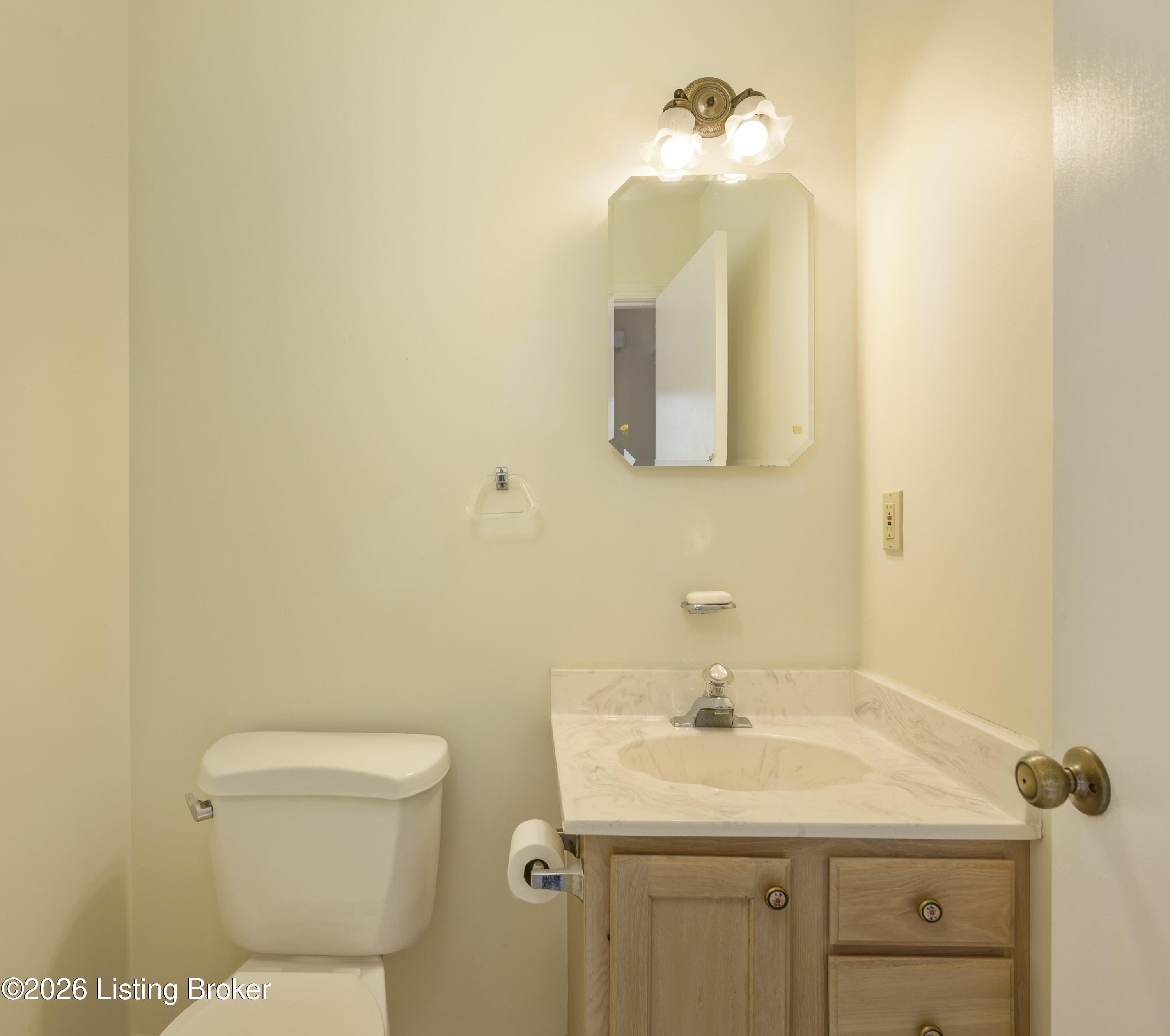 3060 Nadina Dr Property Photo 21