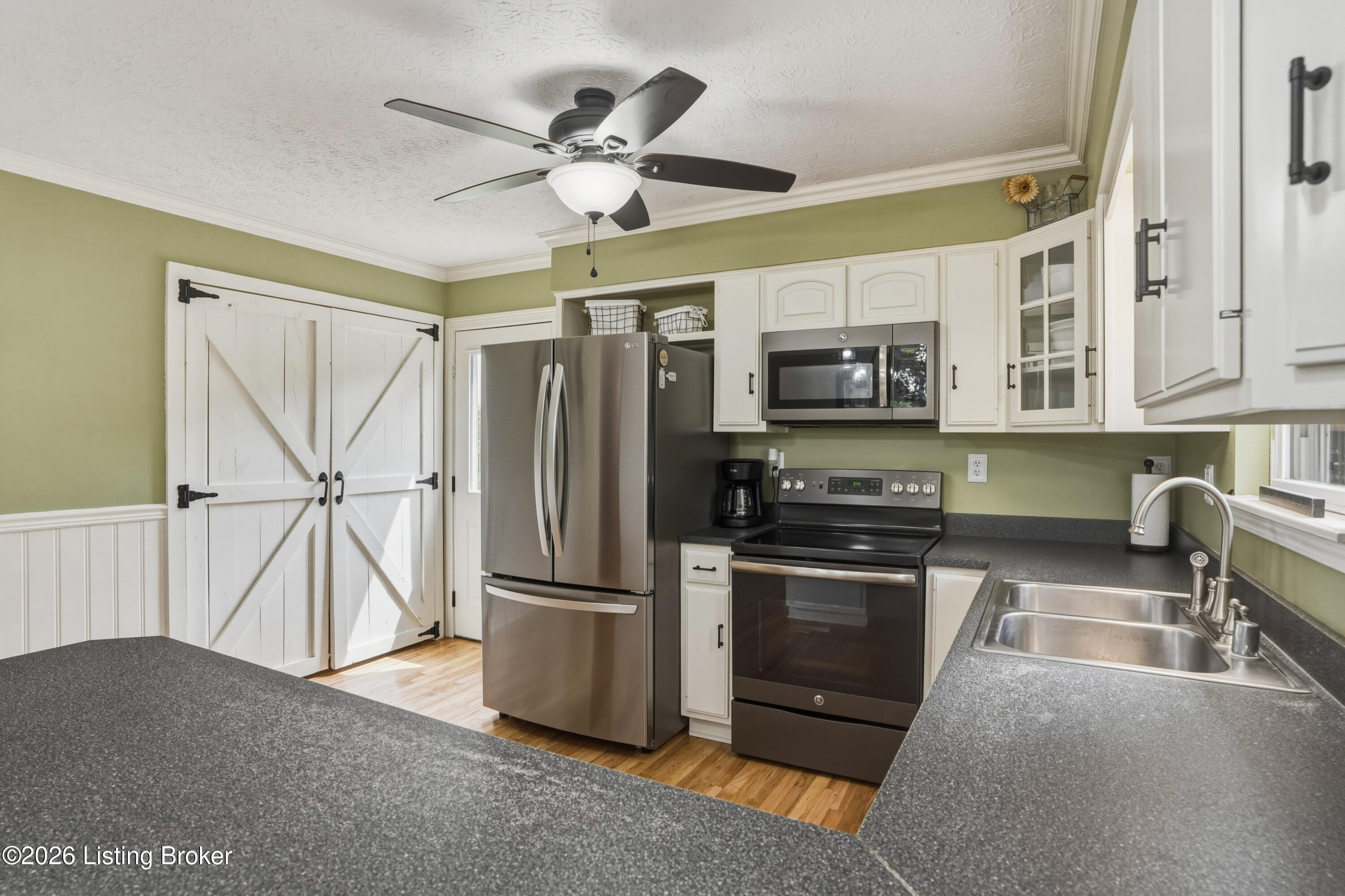 312 Cedar Point Rd Property Photo 18