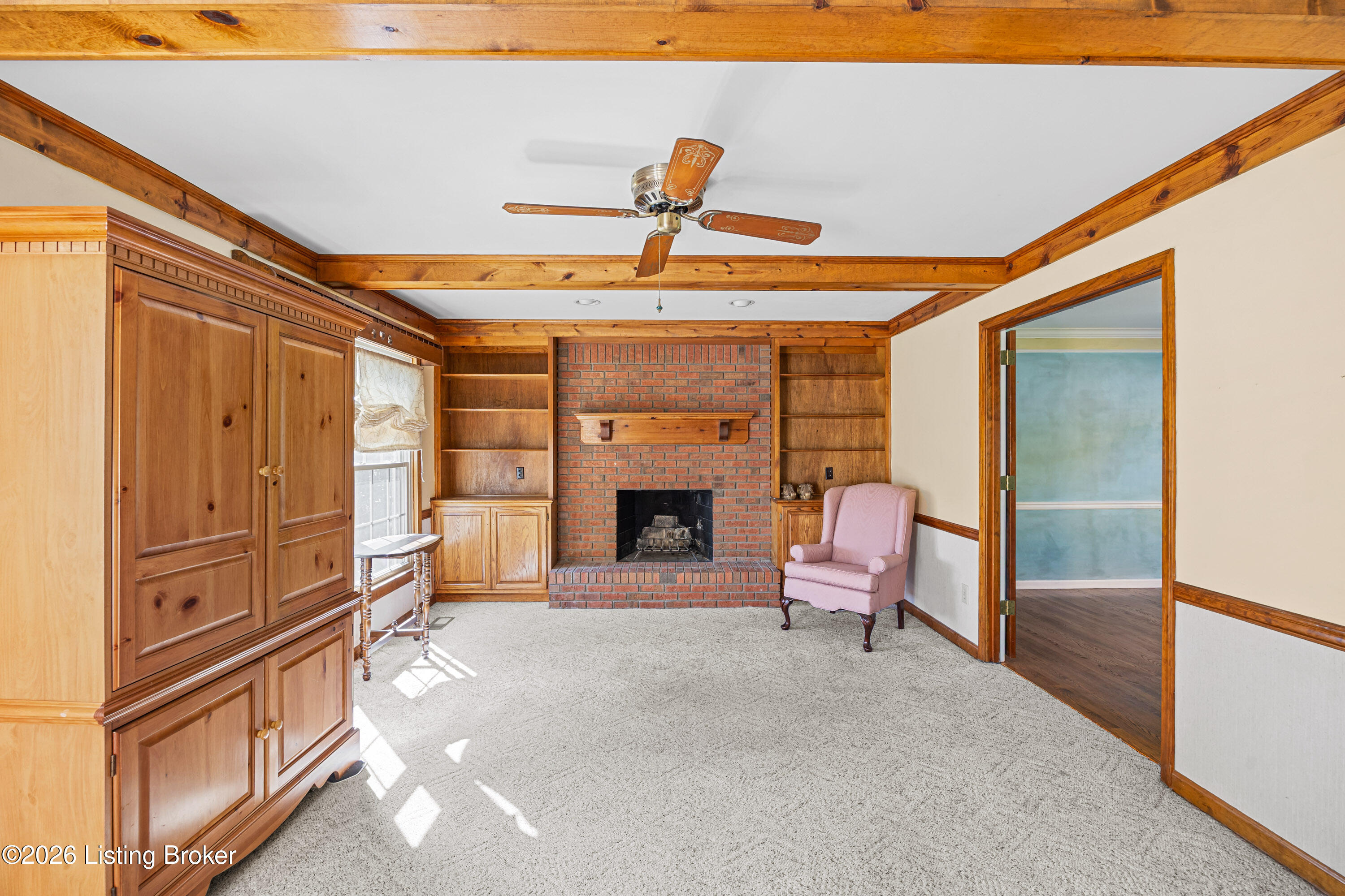 3905 Deer Lake Ct Property Photo 2