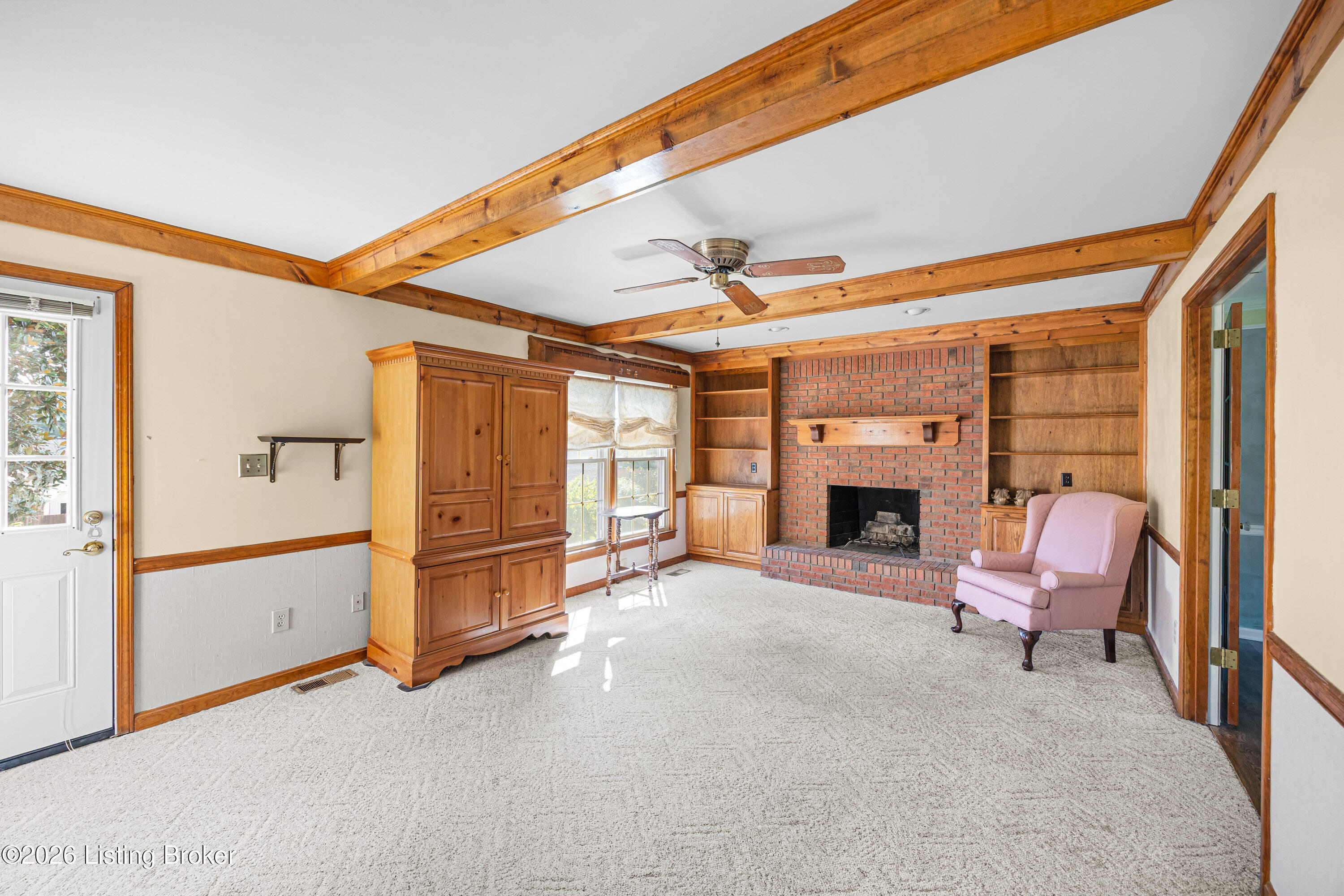 3905 Deer Lake Ct Property Photo 4