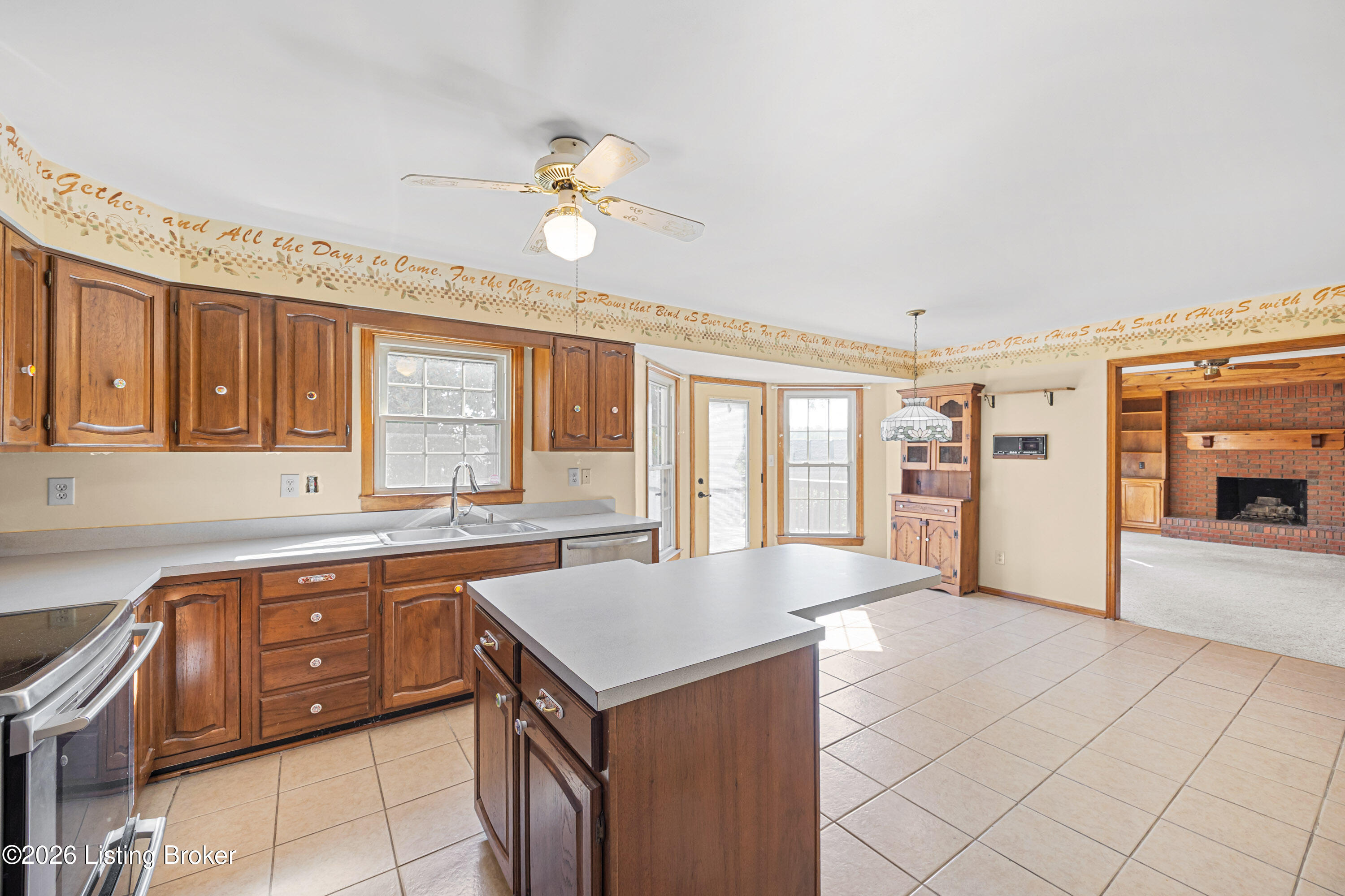 3905 Deer Lake Ct Property Photo 6