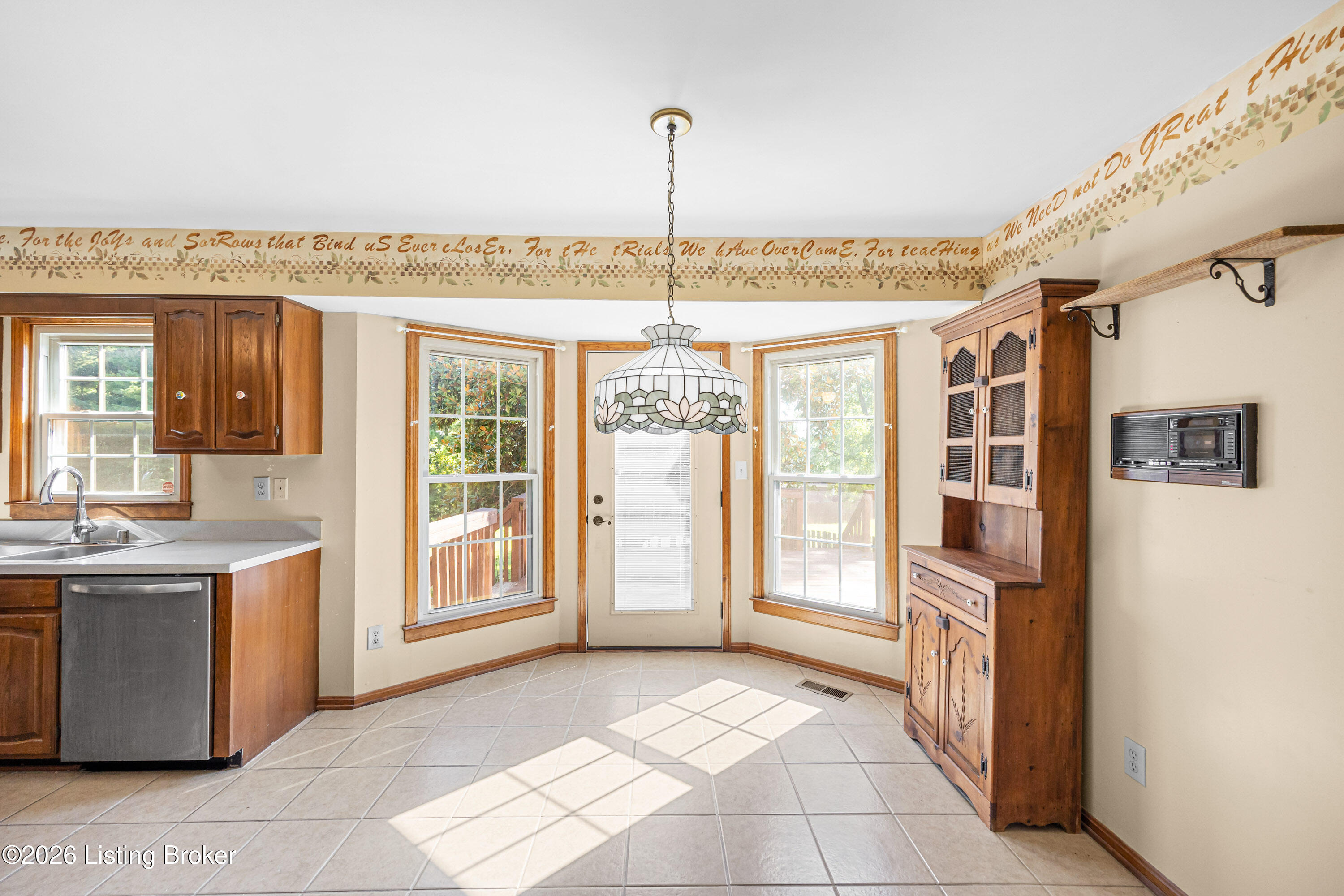 3905 Deer Lake Ct Property Photo 9