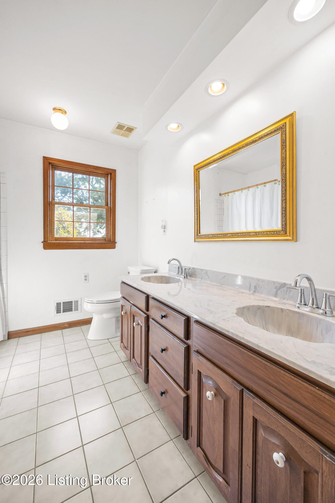 3905 Deer Lake Ct Property Photo 16