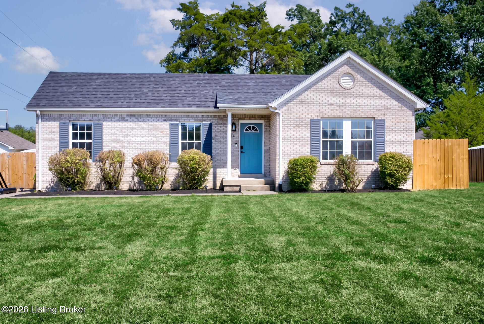 126 Deerfield Ct Property Photo 1