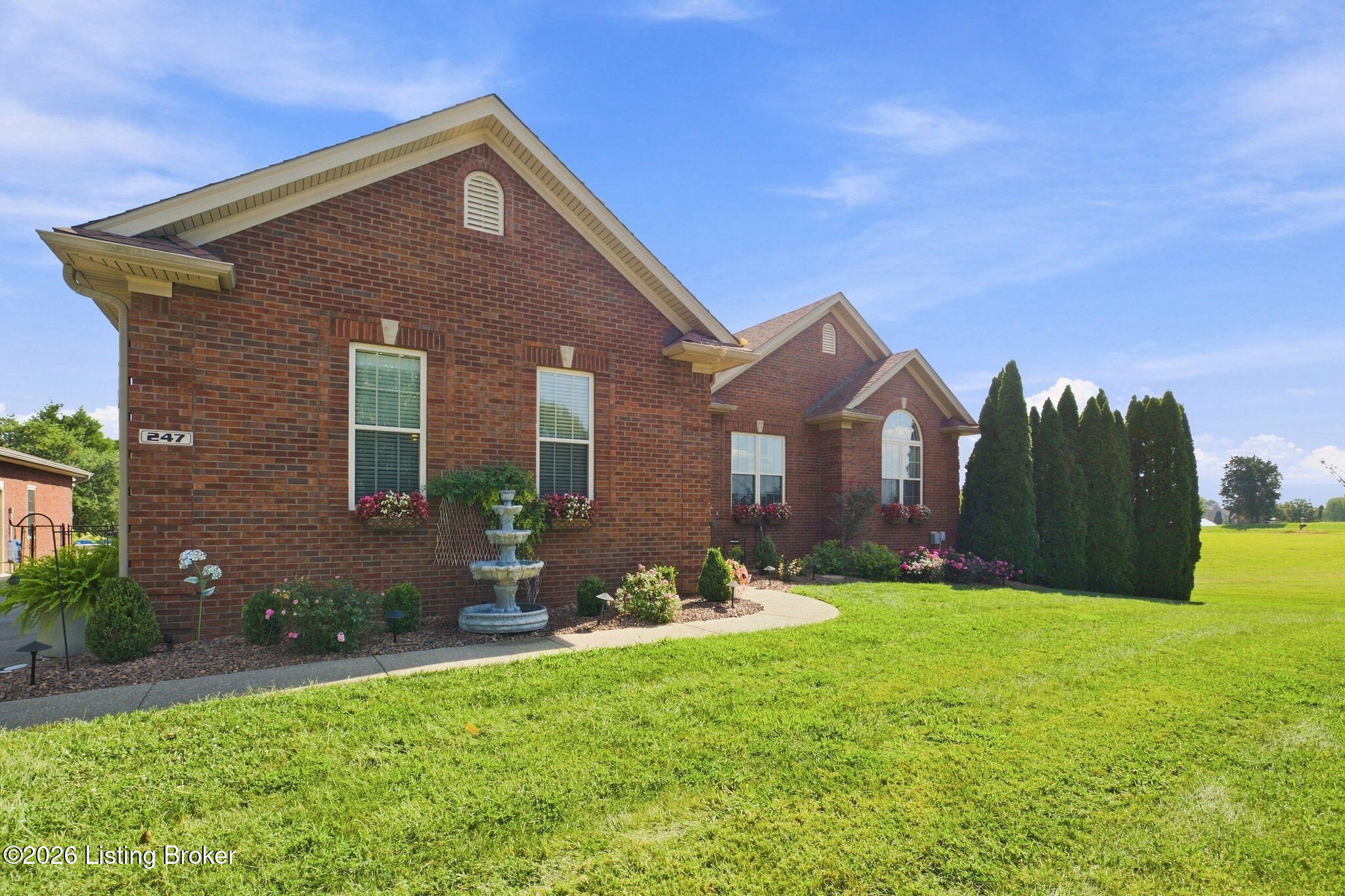 247 Sunray Dr Property Photo 3