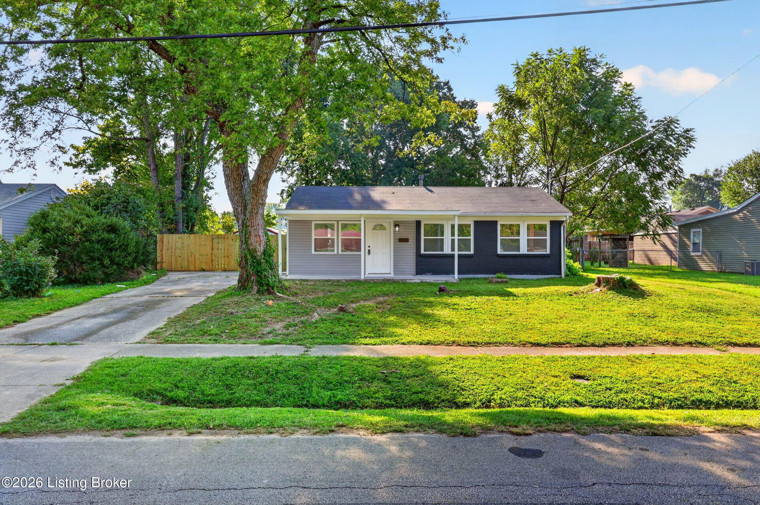 10905 Grafton Hall Rd Property Photo 2