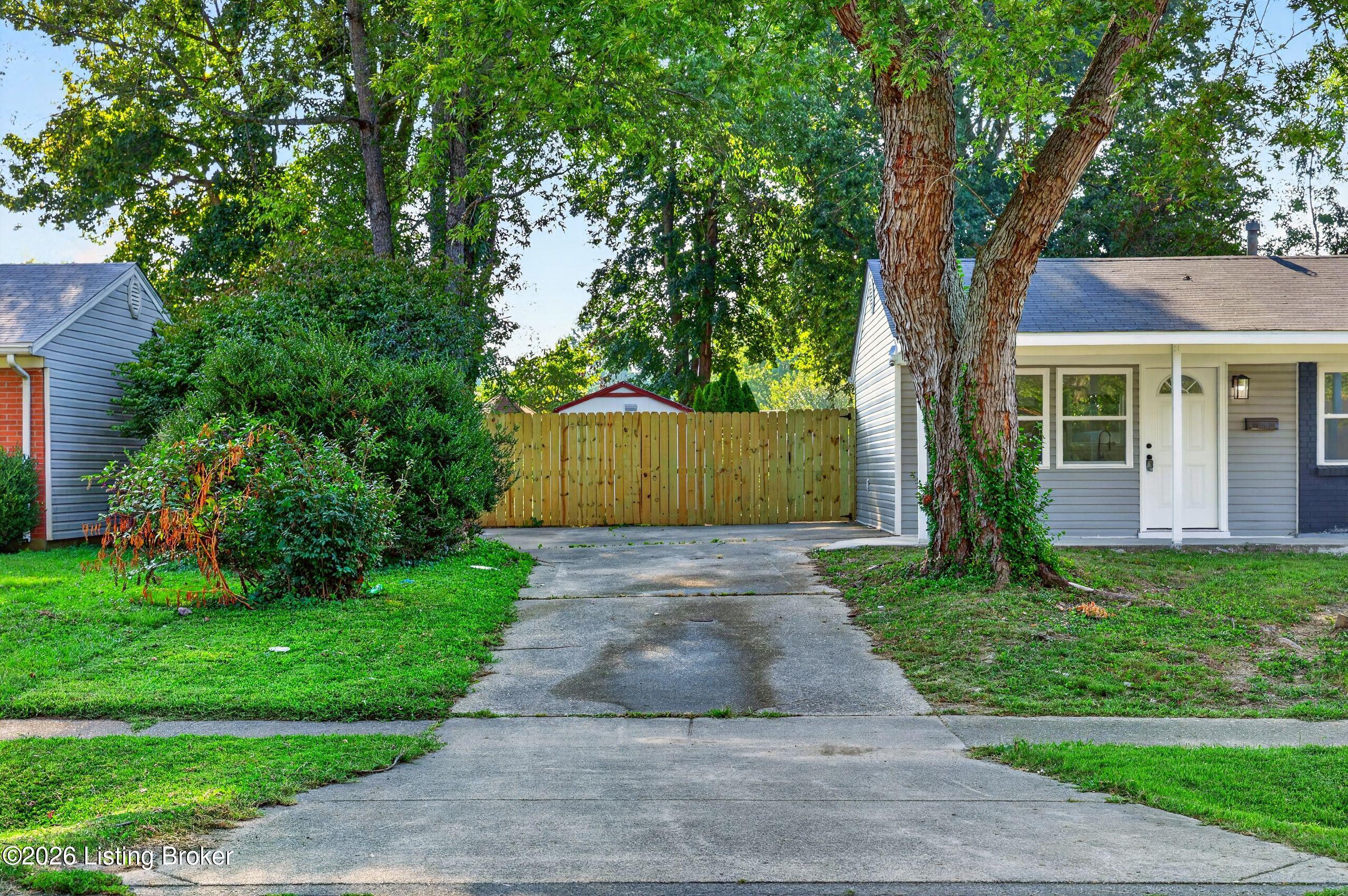 10905 Grafton Hall Rd Property Photo 4