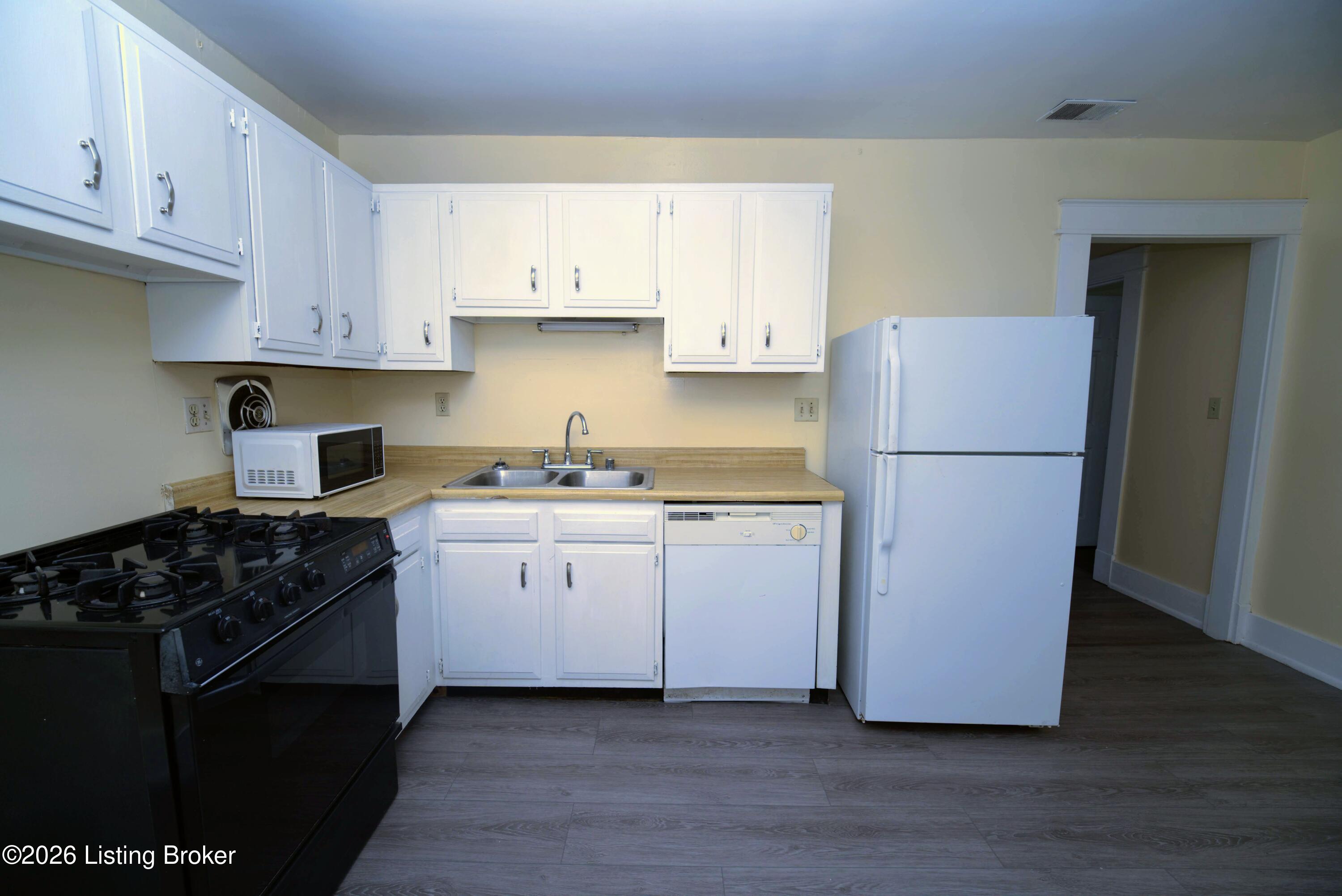 226 W Burnett Ave B Property Photo 4