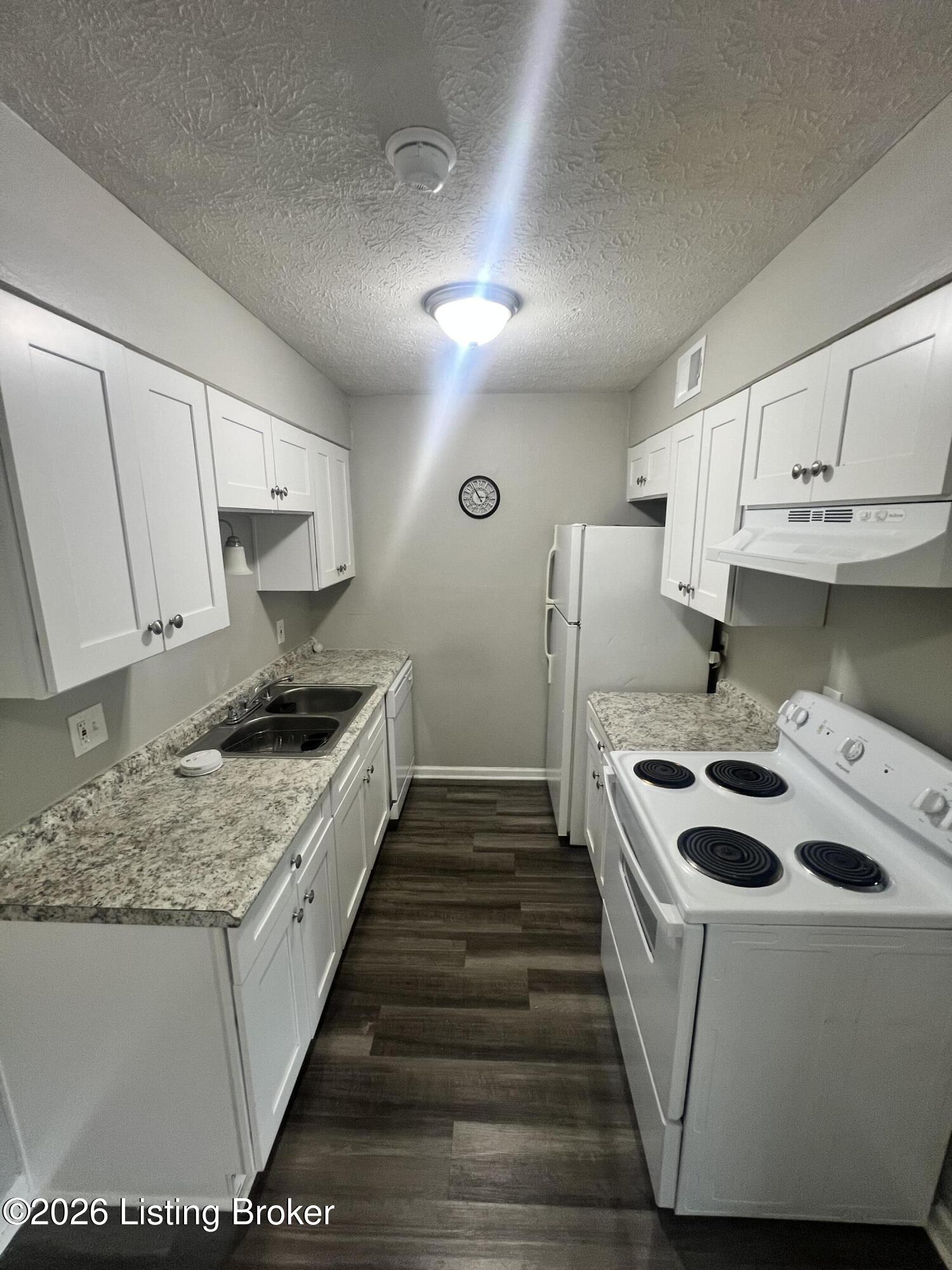 6500 Hackel Dr 3 Property Photo 2