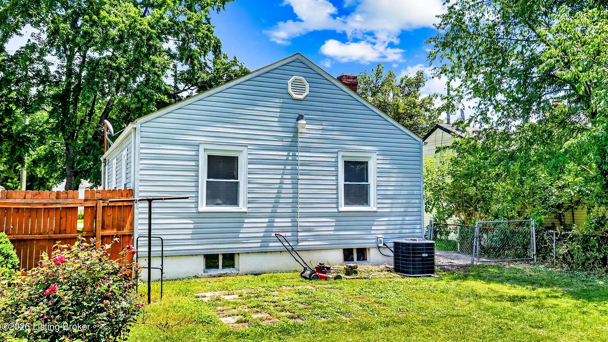 4130 Hillview Ave Property Photo 6