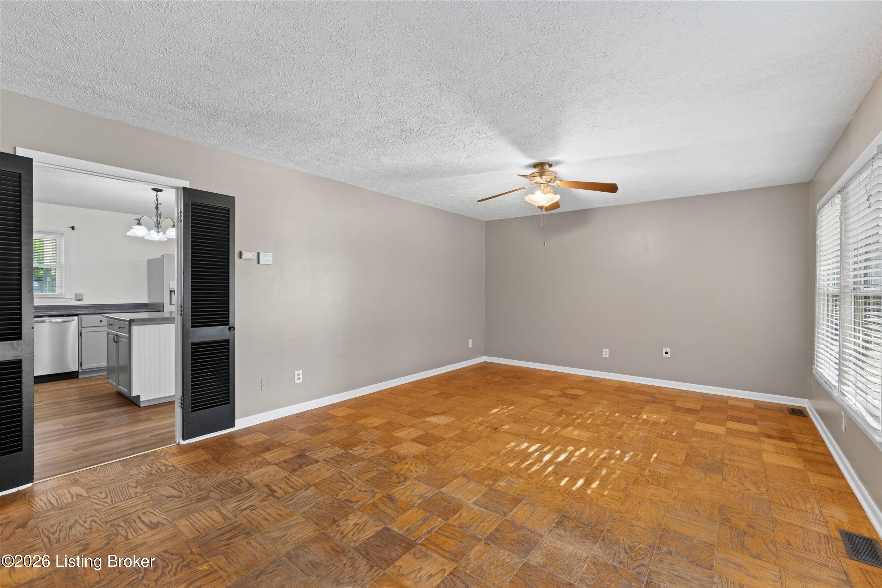 2911 Chippewa Dr Property Photo 4