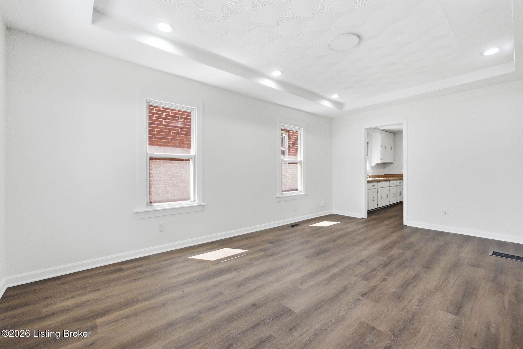 3724 Center St Property Photo 9