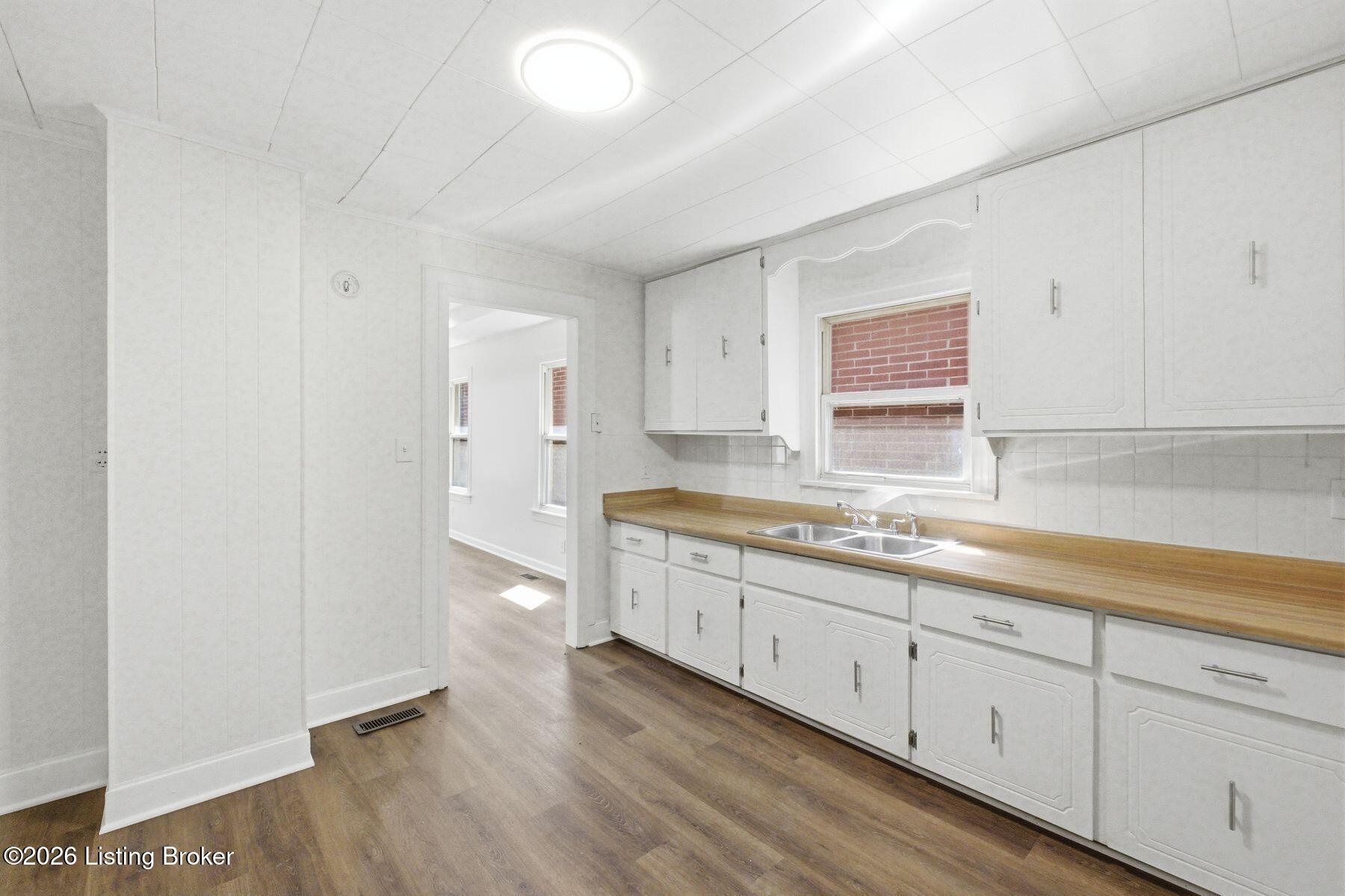 3724 Center St Property Photo 13
