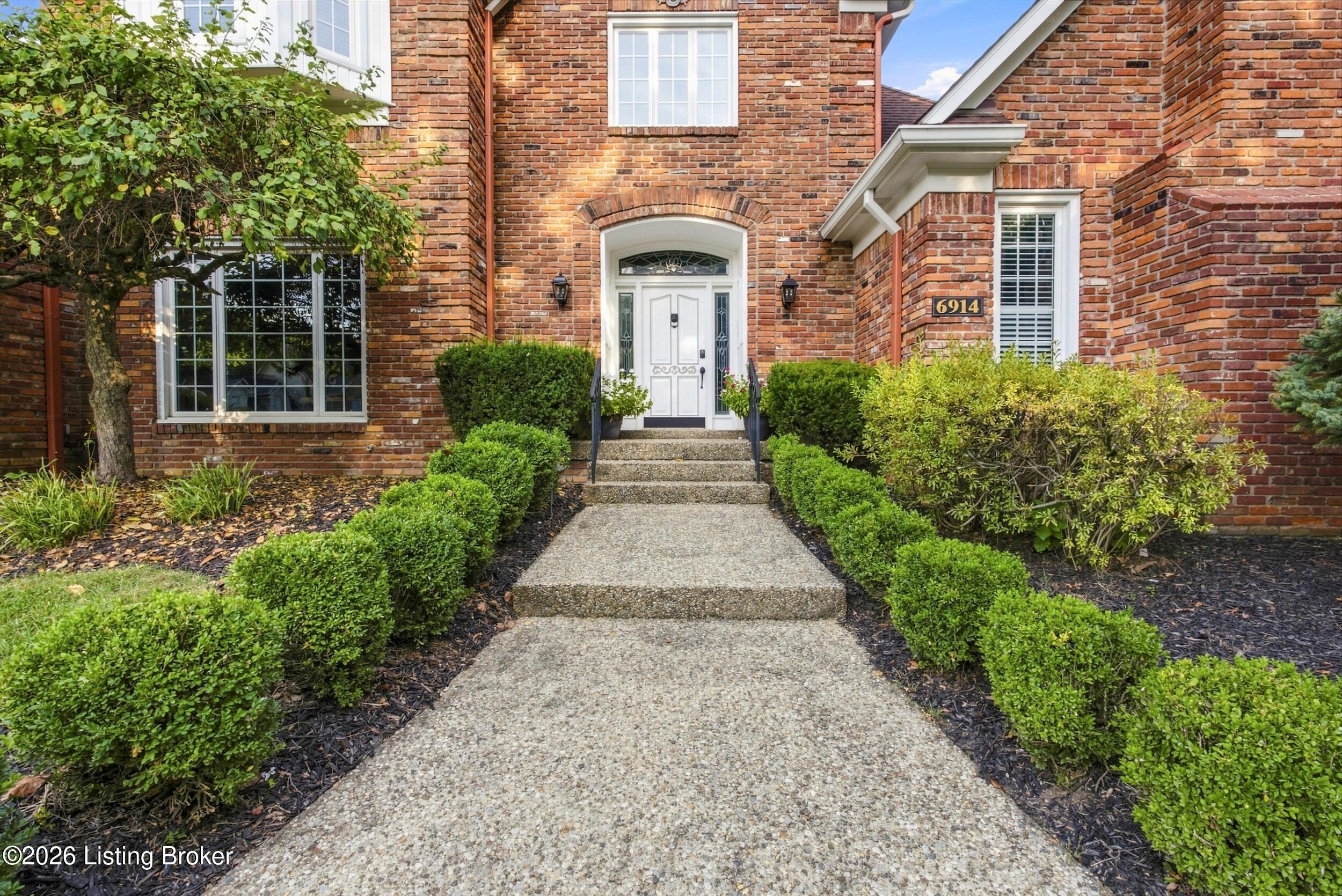 6914 Bridgepointe Blvd Property Photo 4