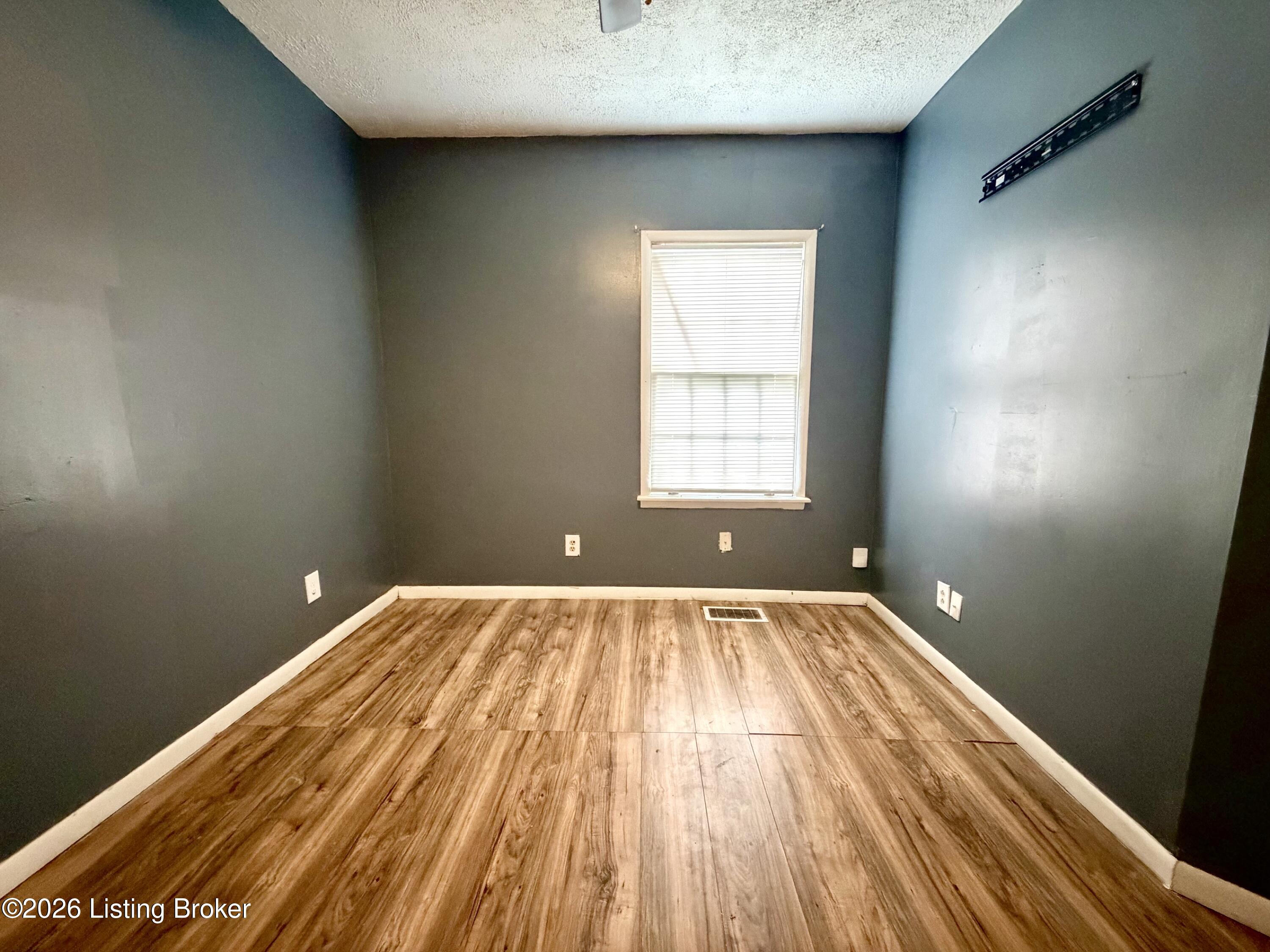 900 Beecher St Property Photo 6