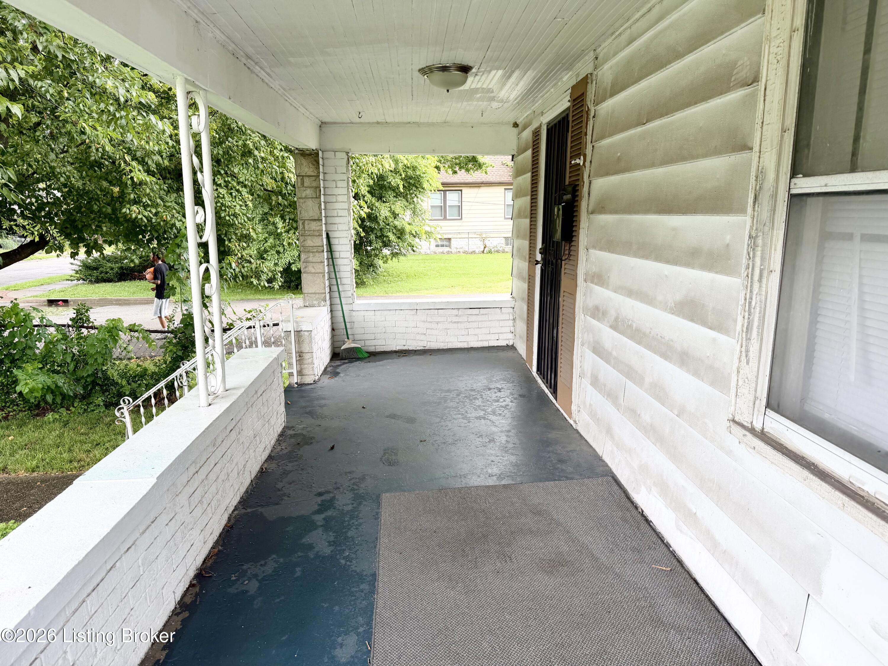 900 Beecher St Property Photo 9