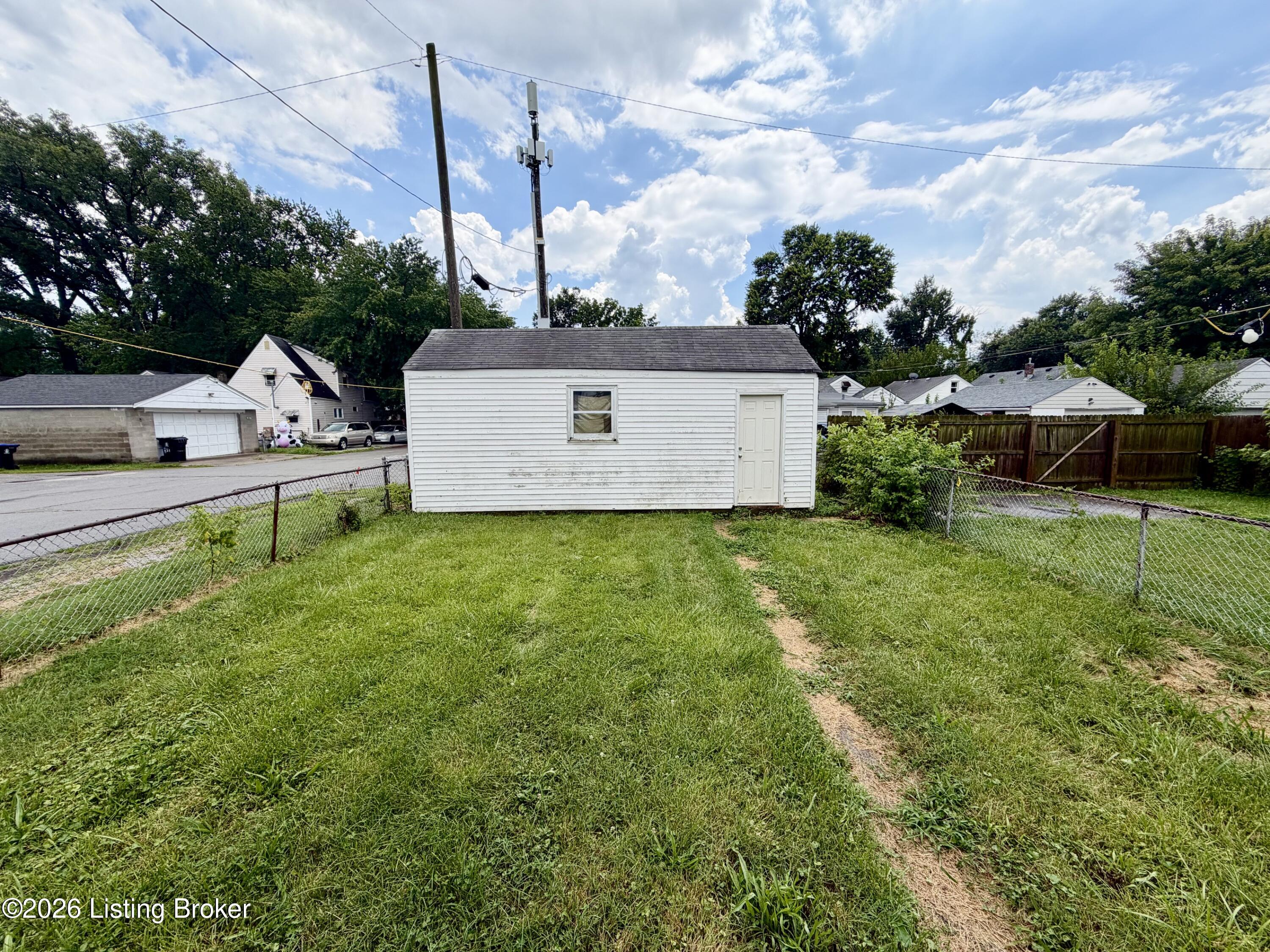 900 Beecher St Property Photo 10