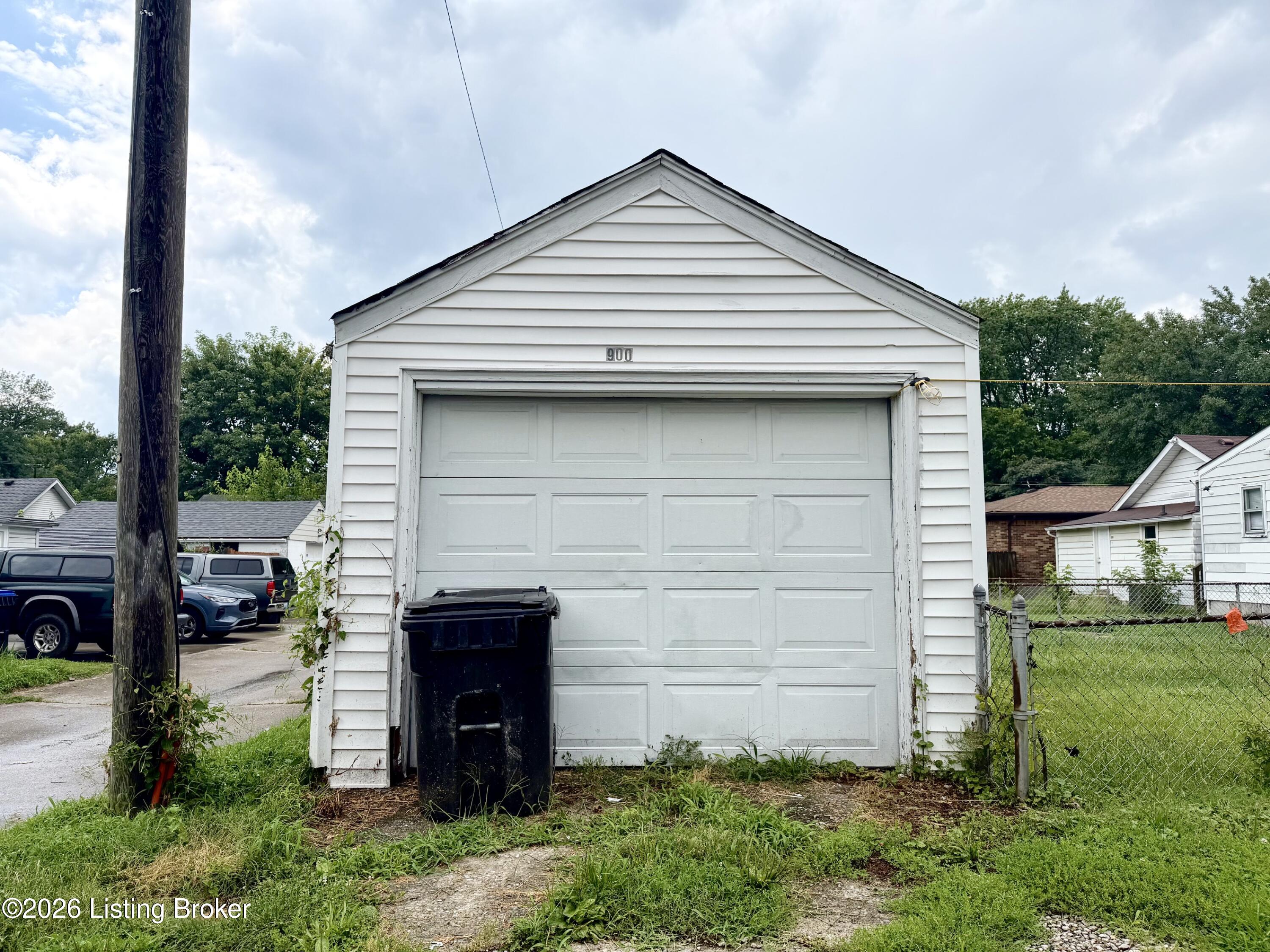 900 Beecher St Property Photo 11