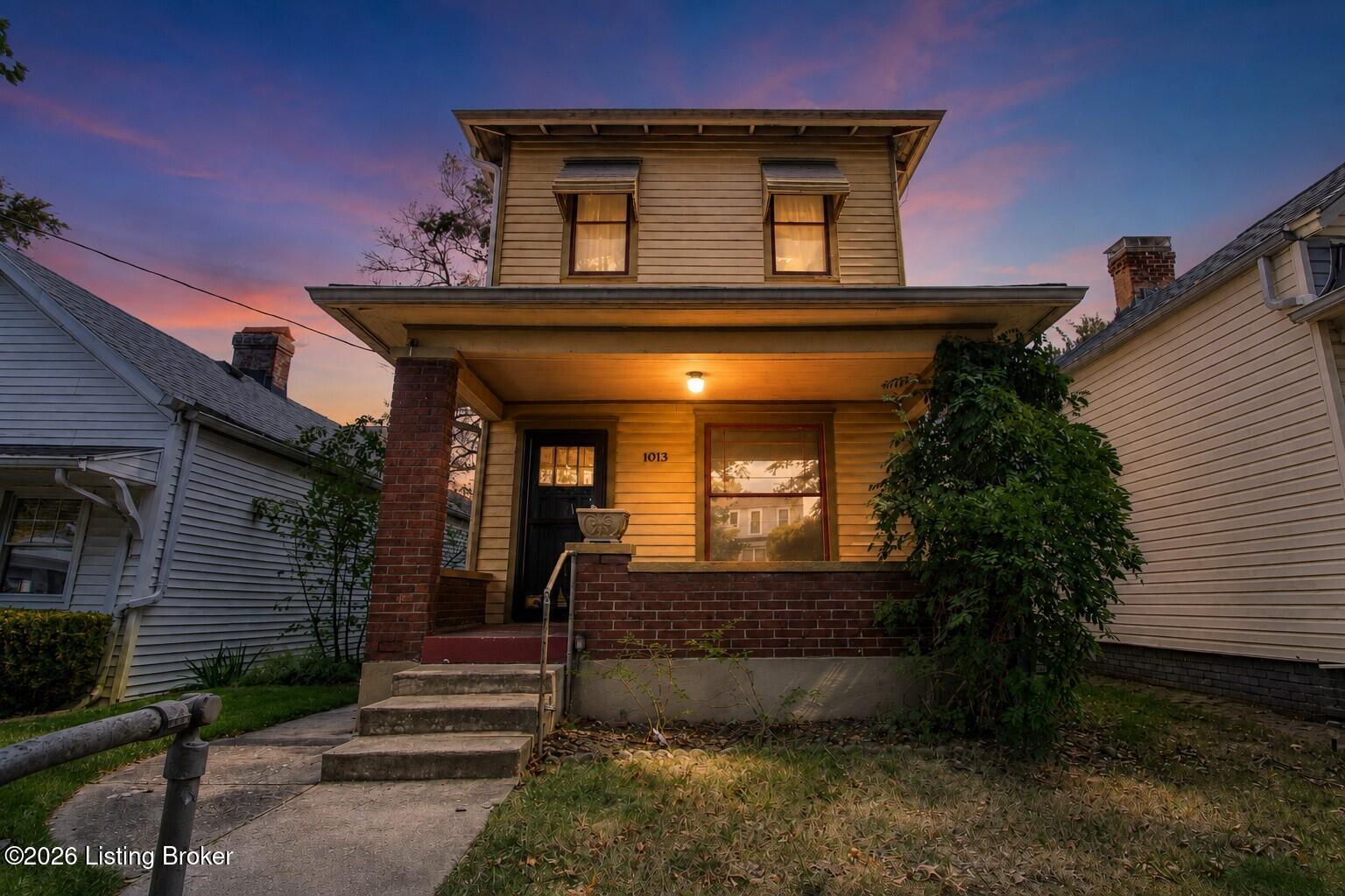 1013 Ash St Property Photo 1