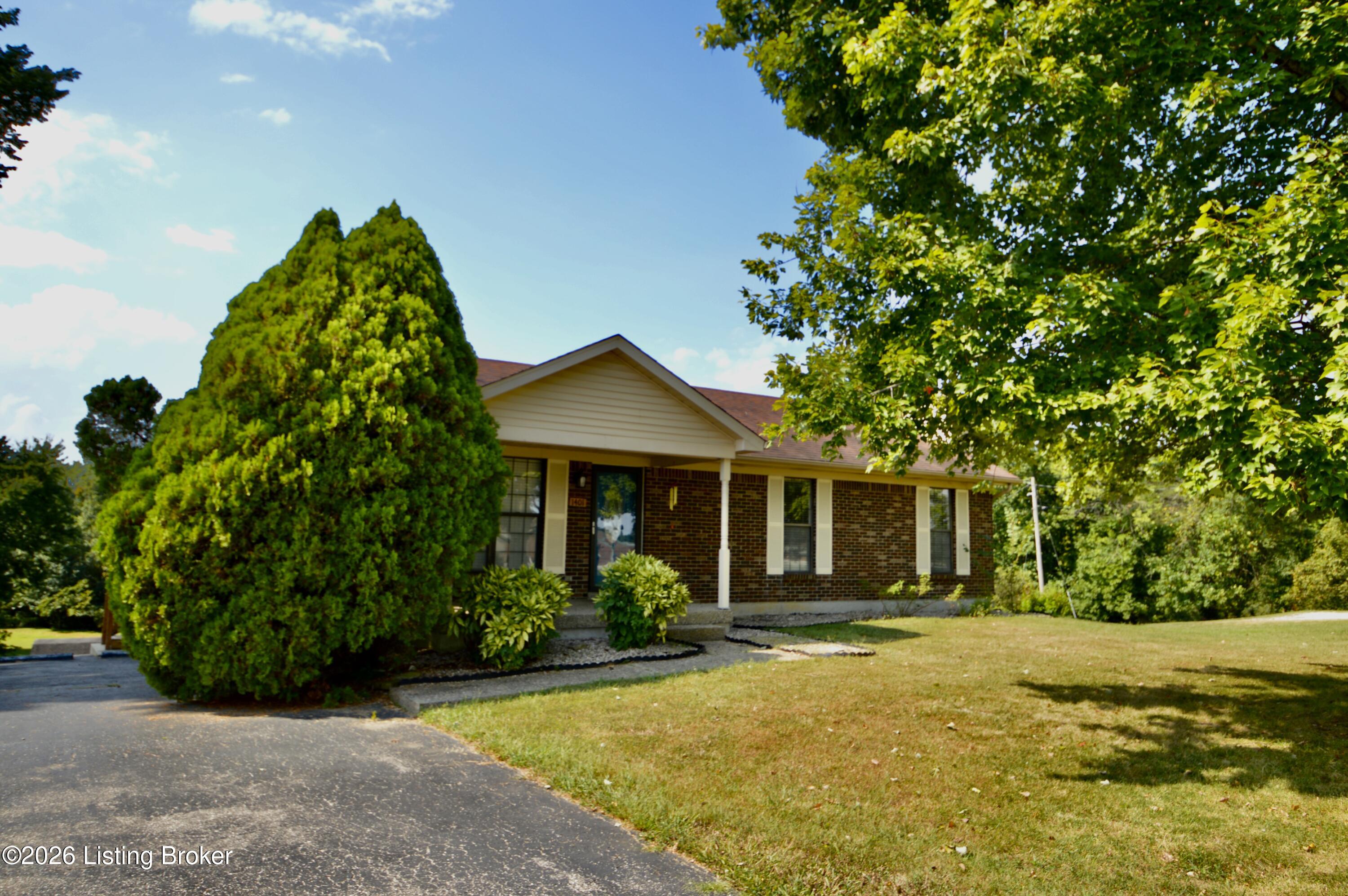 1401 Brooks Hill Rd Property Photo 2