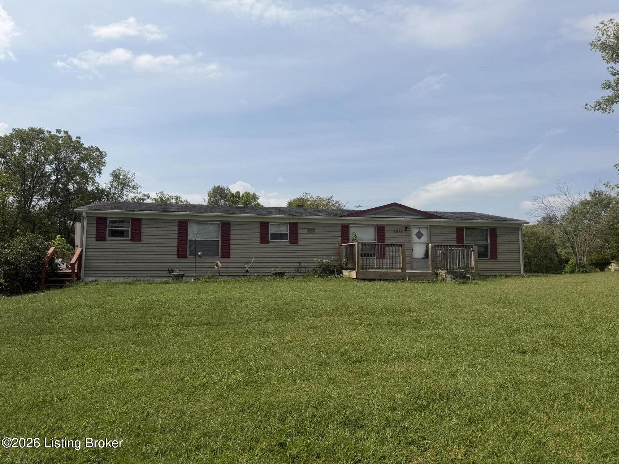 1811 Castle Hwy Property Photo 1