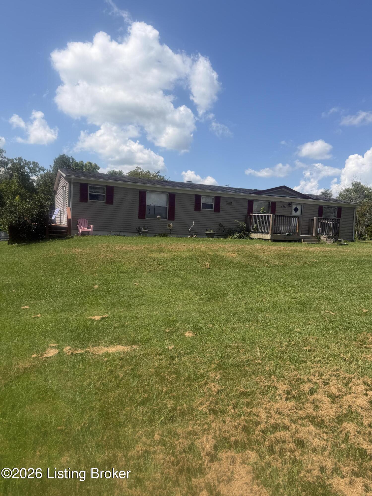 1811 Castle Hwy Property Photo 2