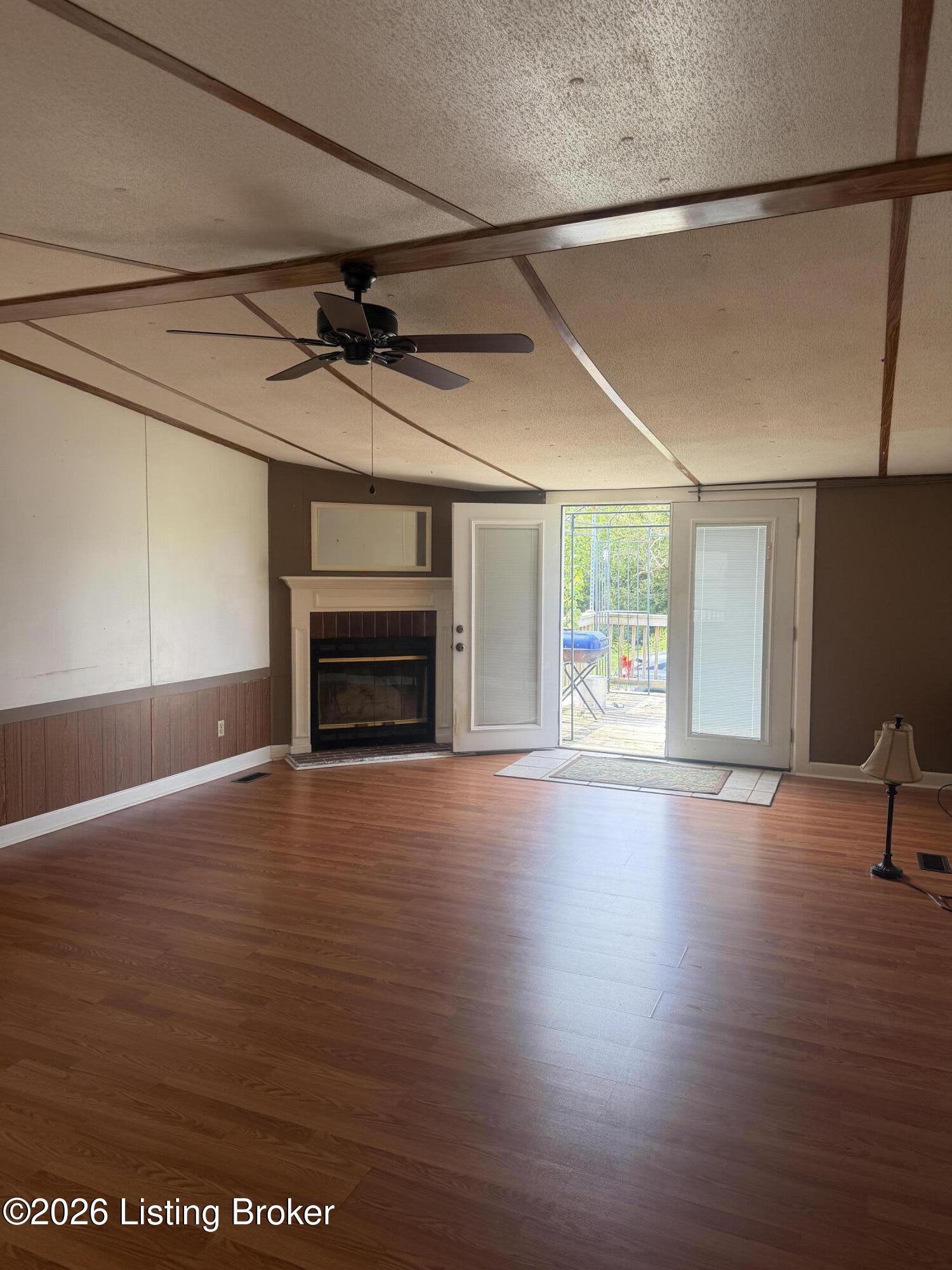 1811 Castle Hwy Property Photo 3