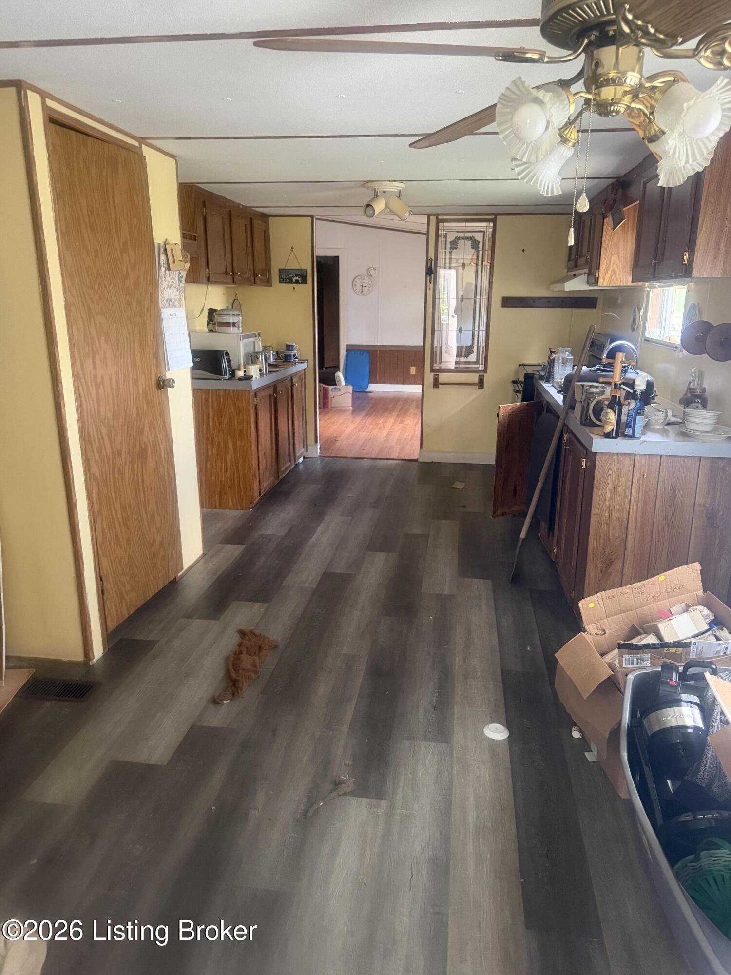 1811 Castle Hwy Property Photo 5
