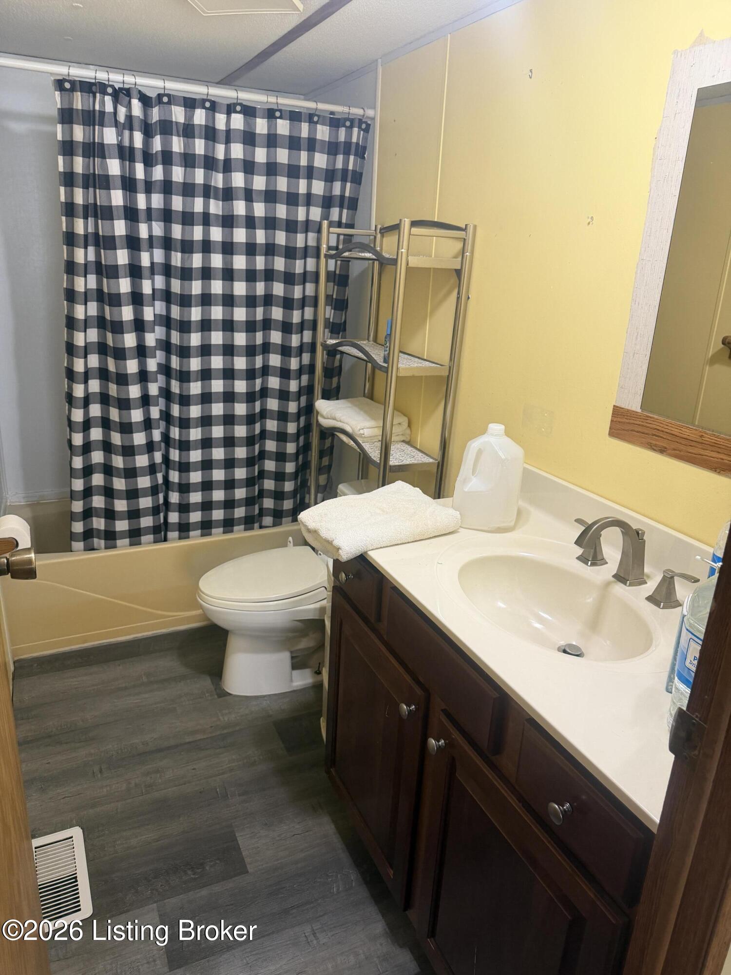1811 Castle Hwy Property Photo 6