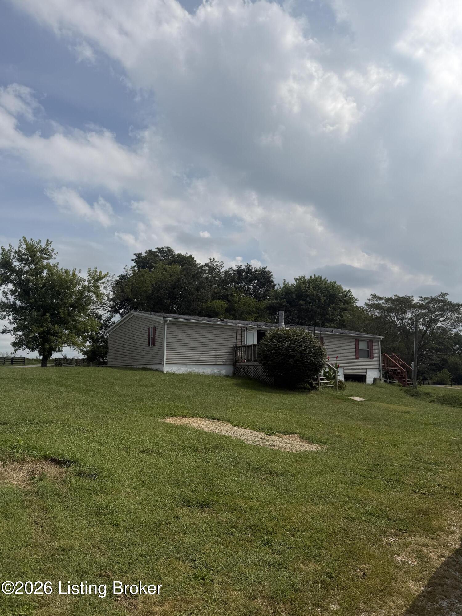 1811 Castle Hwy Property Photo 18