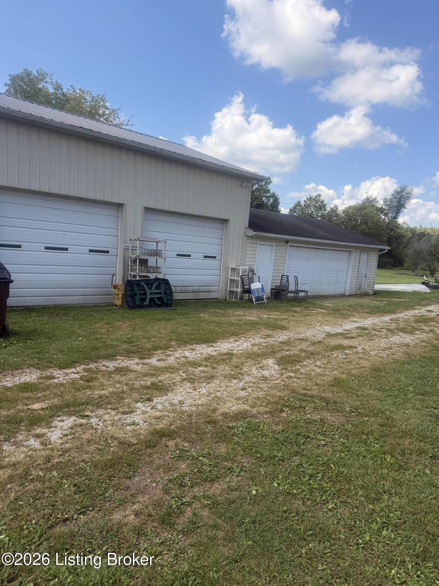 1811 Castle Hwy Property Photo 23