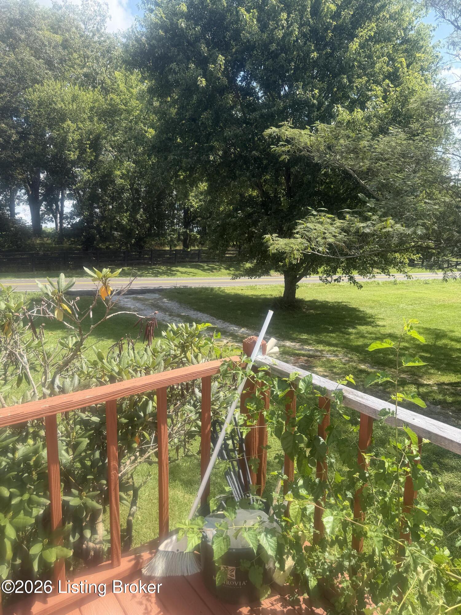 1811 Castle Hwy Property Photo 27