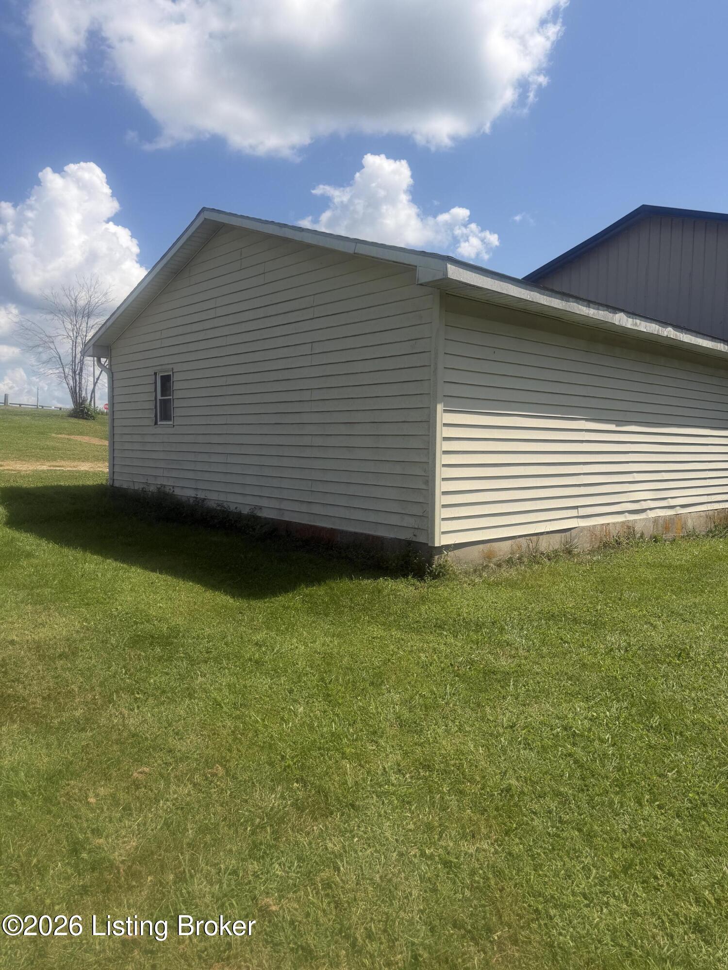 1811 Castle Hwy Property Photo 34