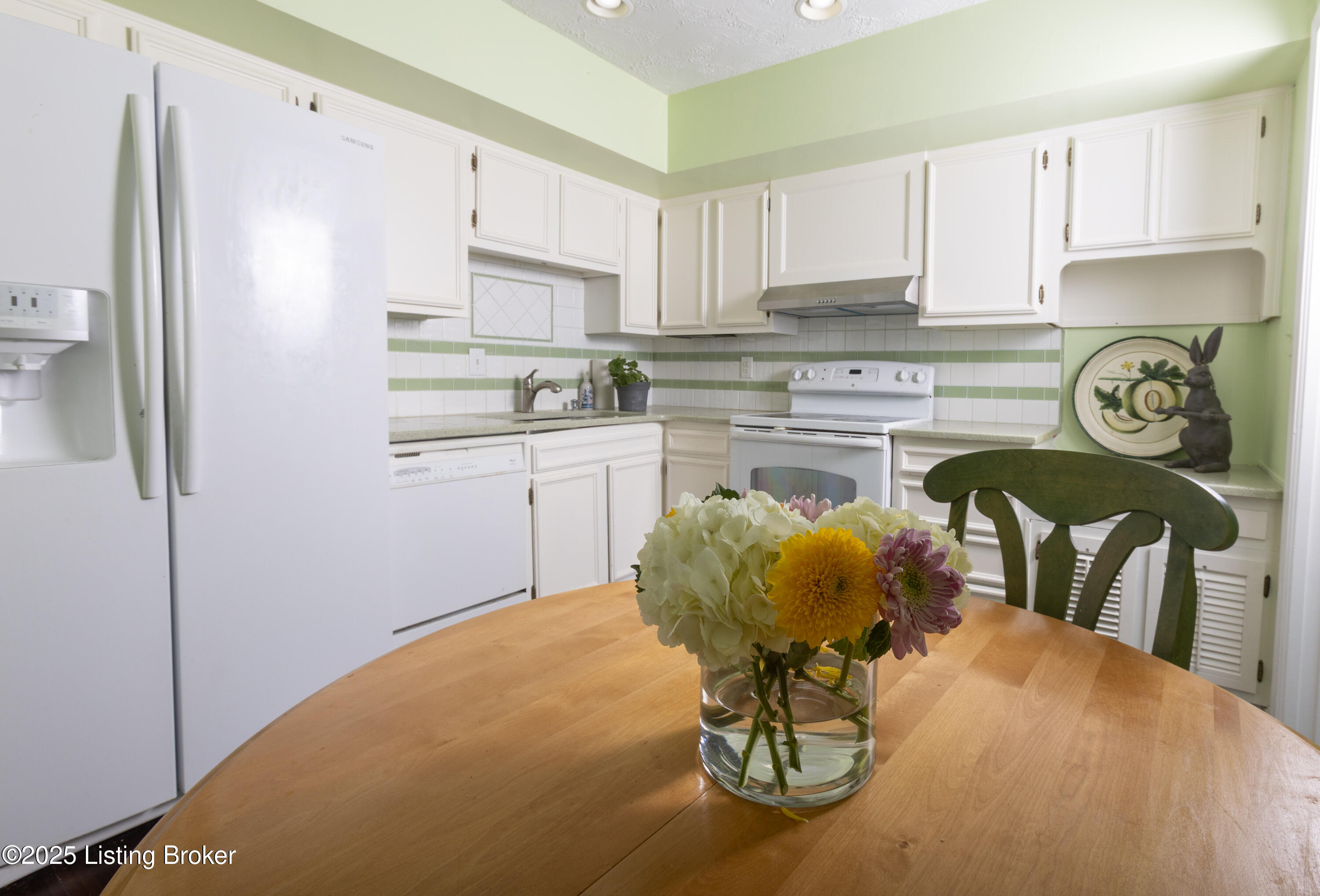 740 Zorn Ave 3f Property Photo 8