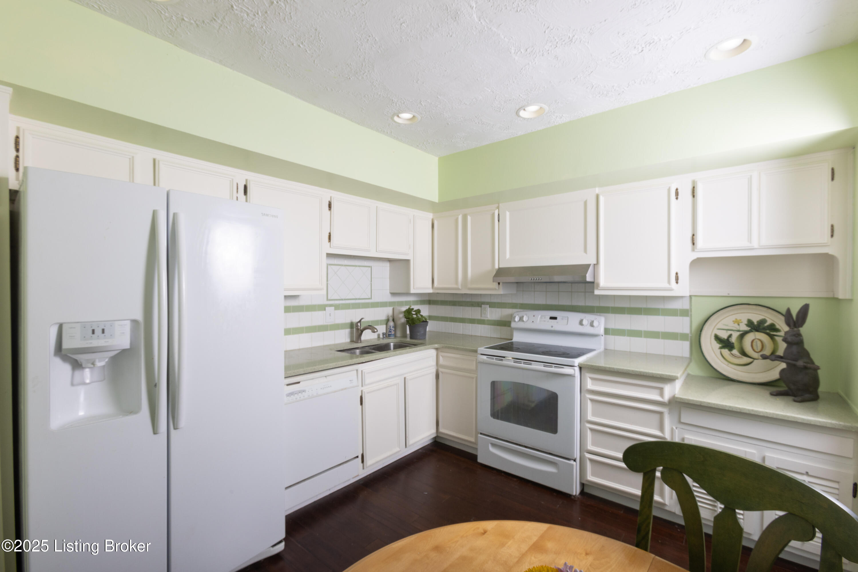 740 Zorn Ave 3f Property Photo 9