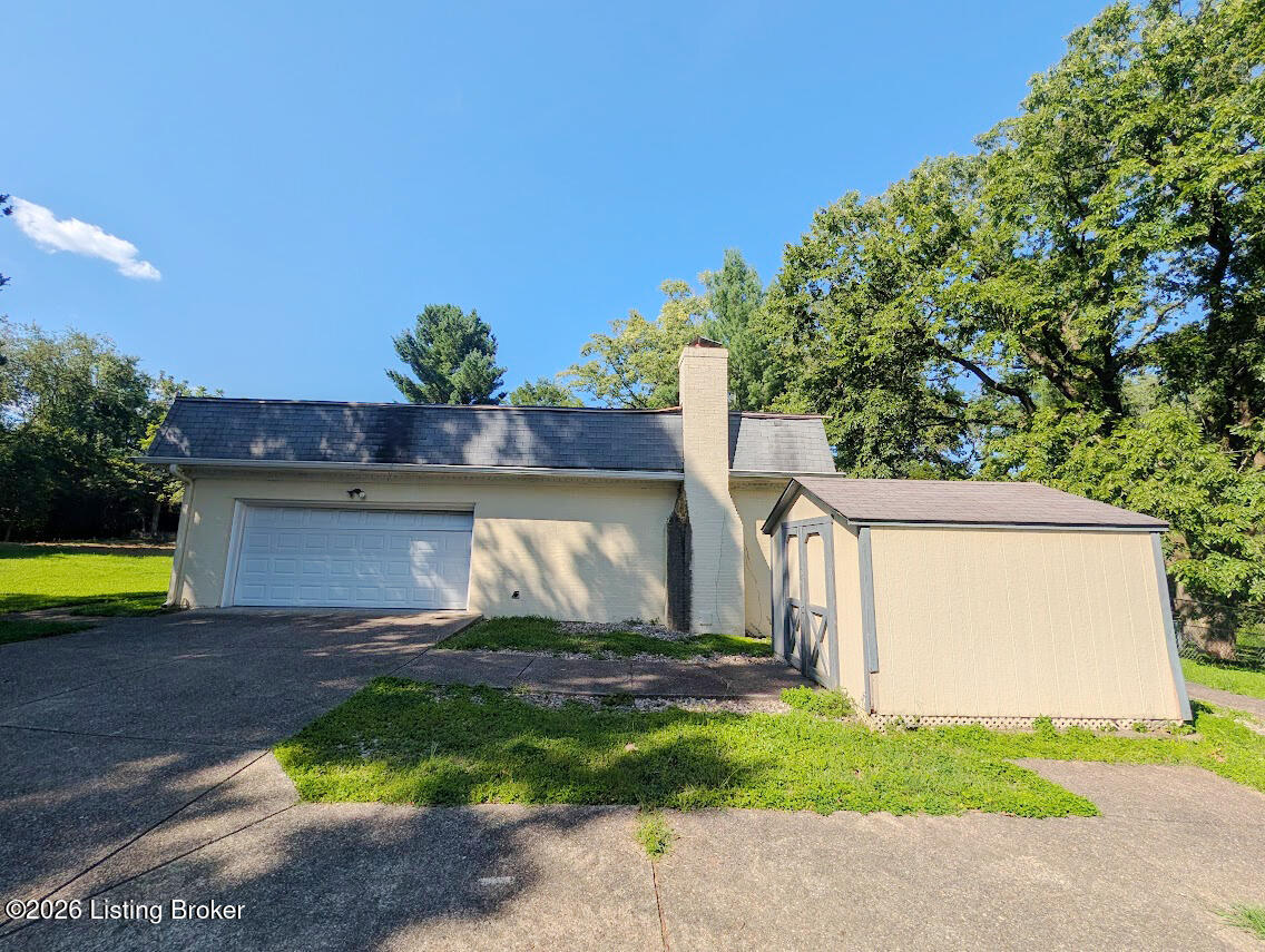 1913 Flat Rock Rd Property Photo 3