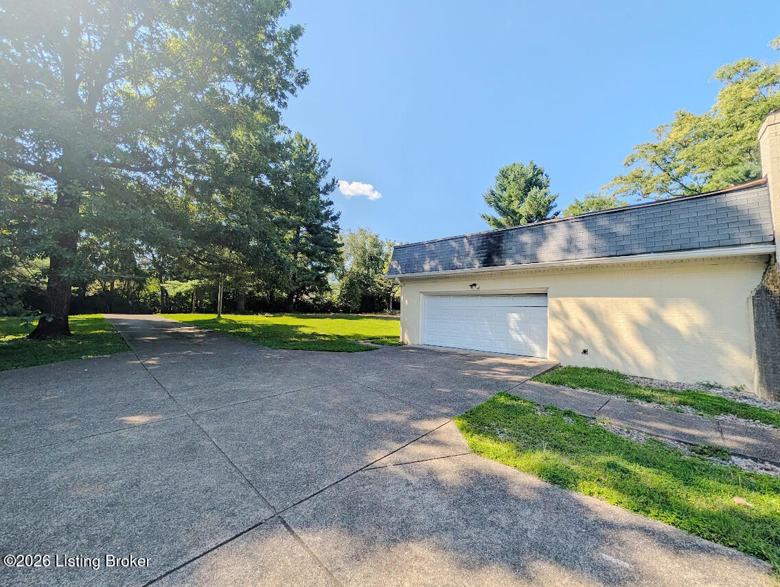 1913 Flat Rock Rd Property Photo 4