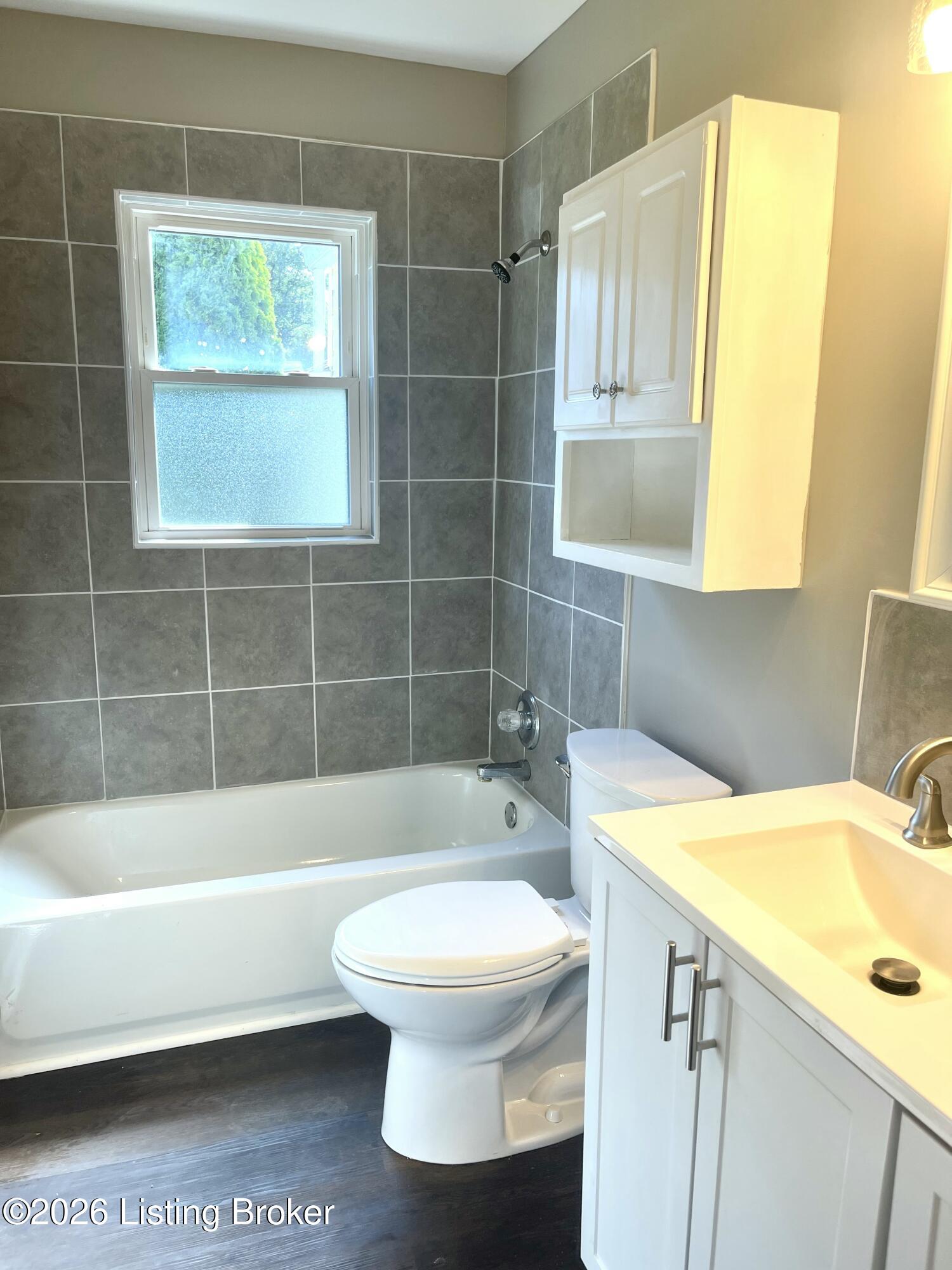 4021 Glenhurst Ave Property Photo 3