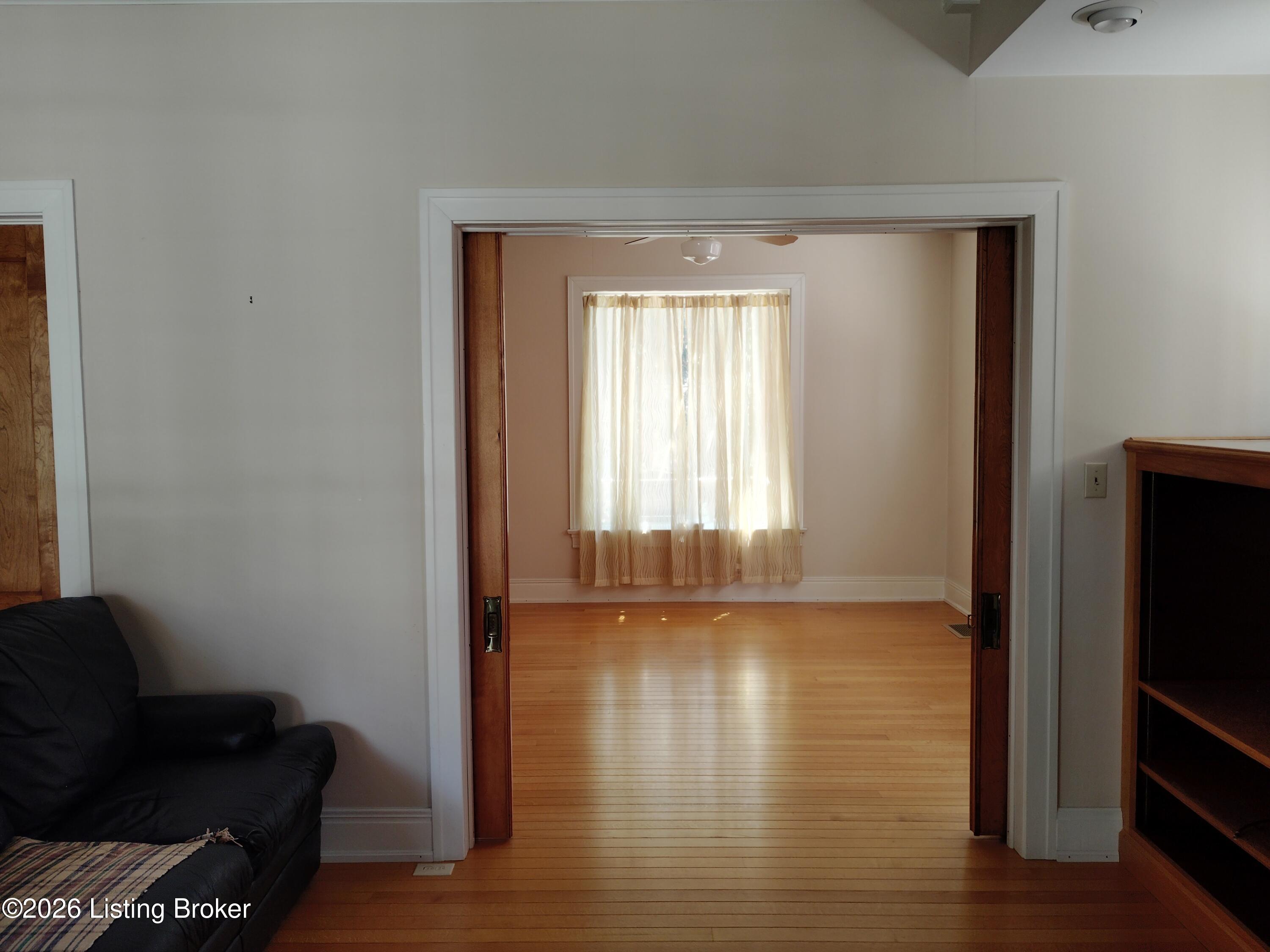 2108 Edgeland Ave Property Photo 9