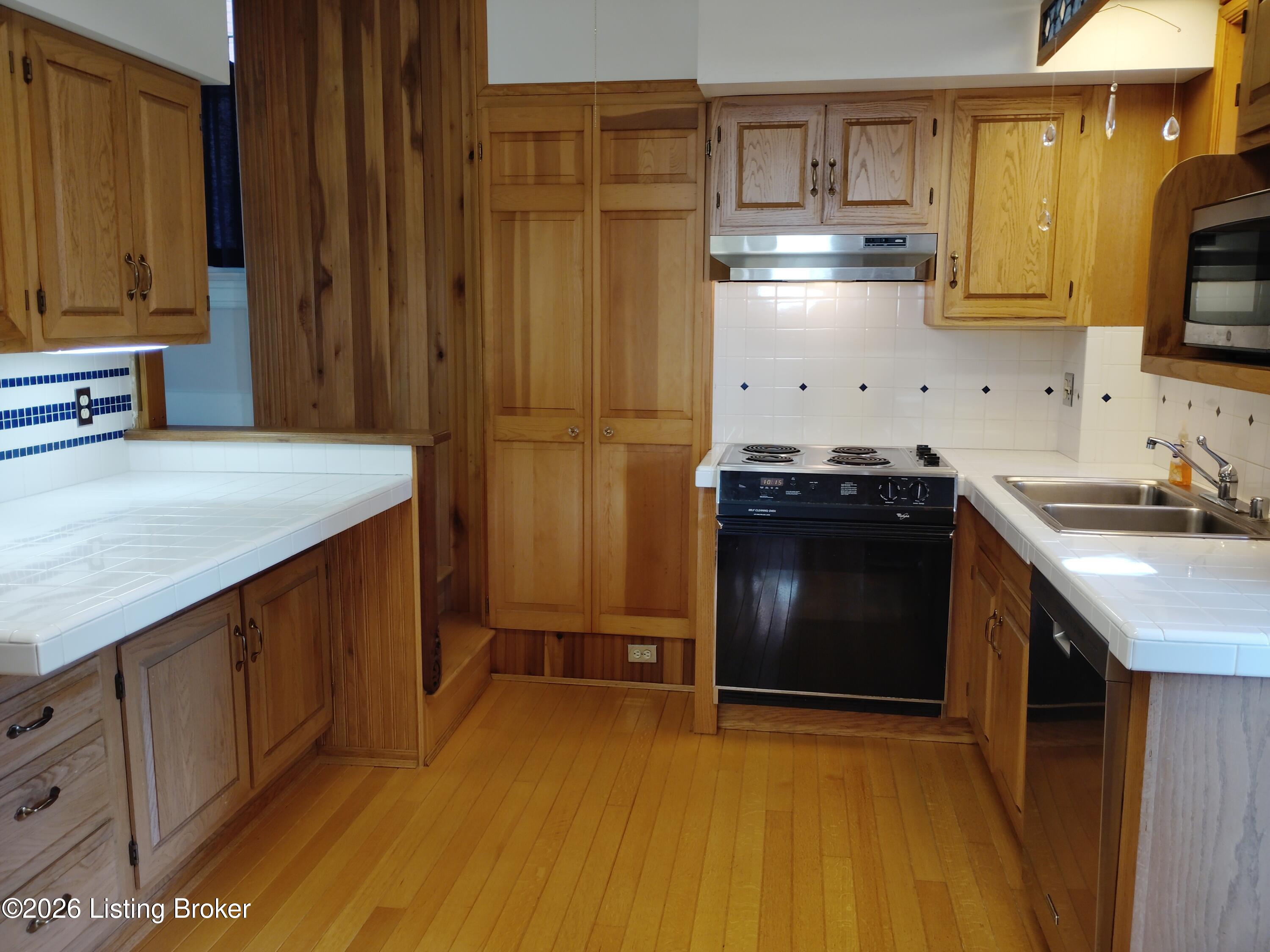 2108 Edgeland Ave Property Photo 12