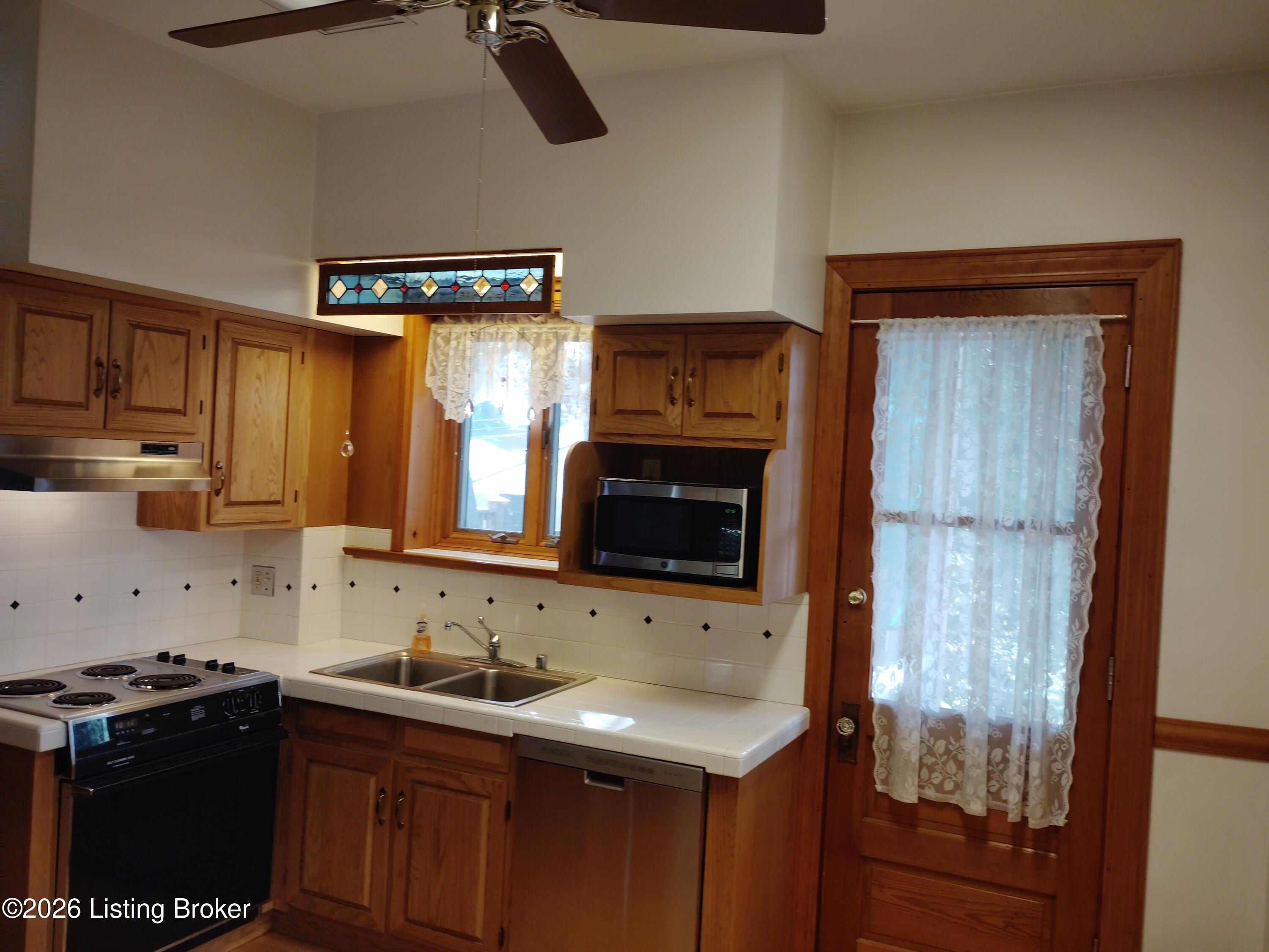2108 Edgeland Ave Property Photo 14