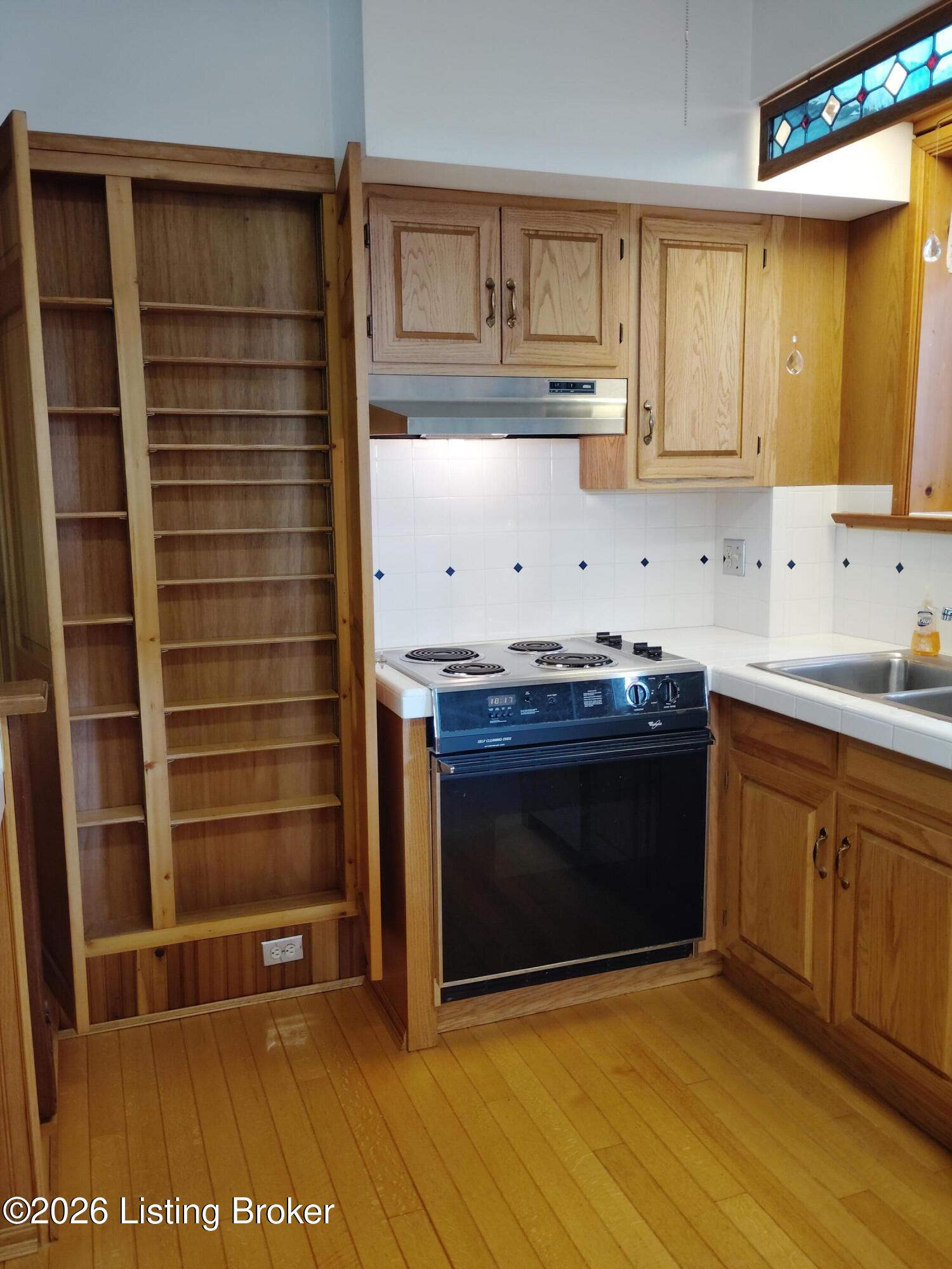 2108 Edgeland Ave Property Photo 16