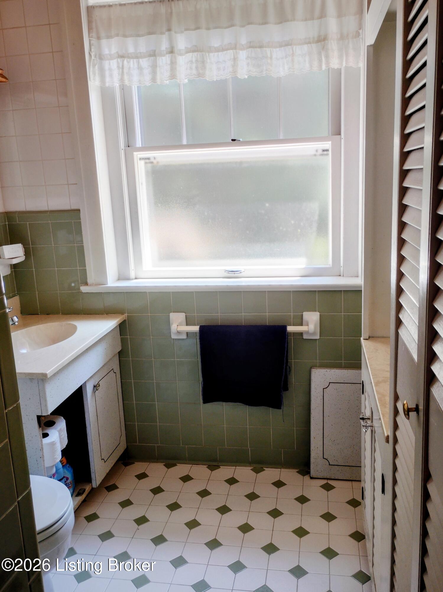 2108 Edgeland Ave Property Photo 27