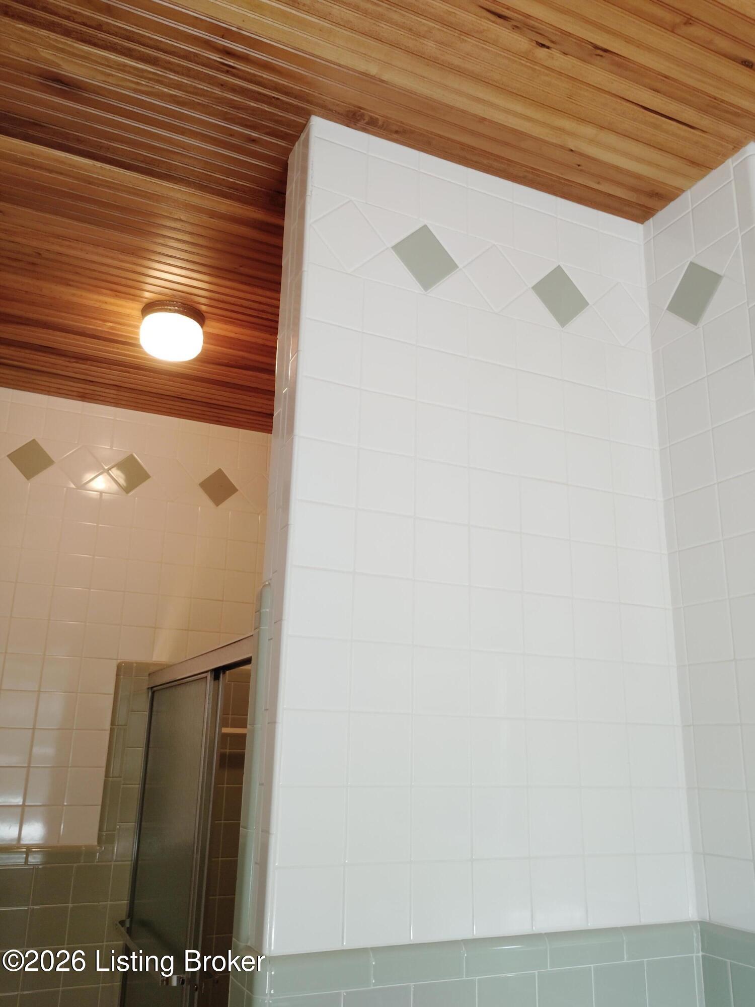 2108 Edgeland Ave Property Photo 29