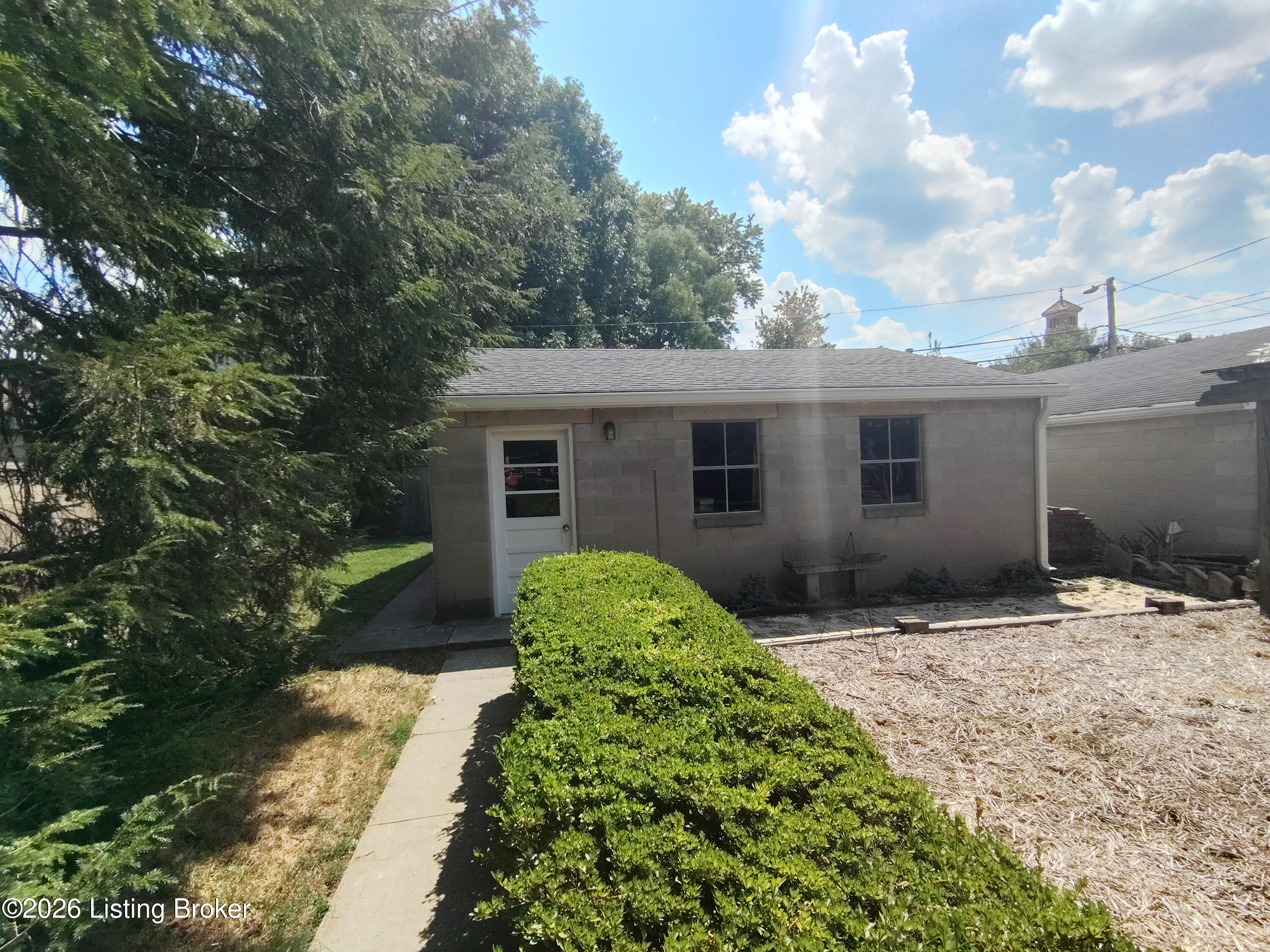 2108 Edgeland Ave Property Photo 42