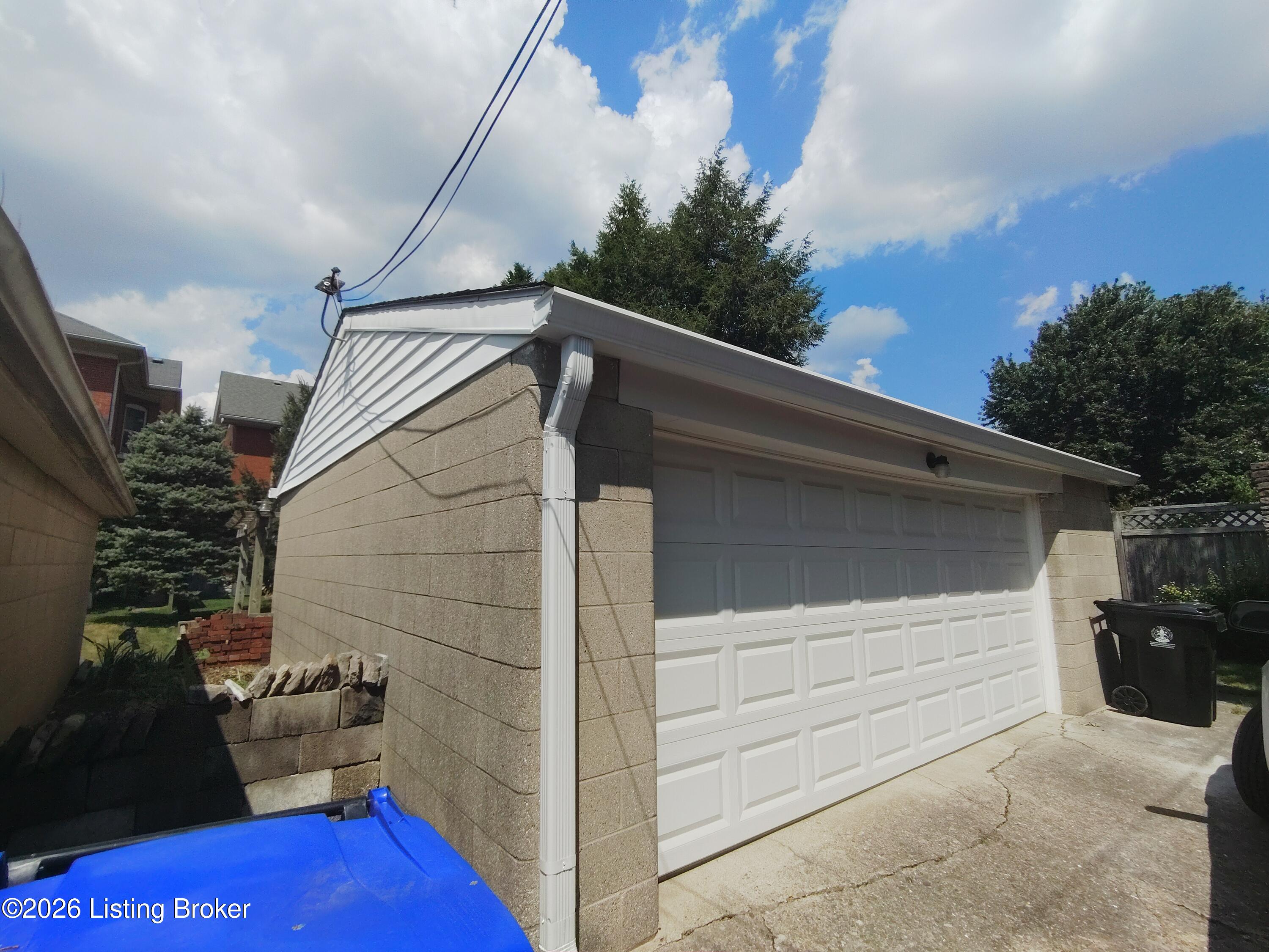 2108 Edgeland Ave Property Photo 43